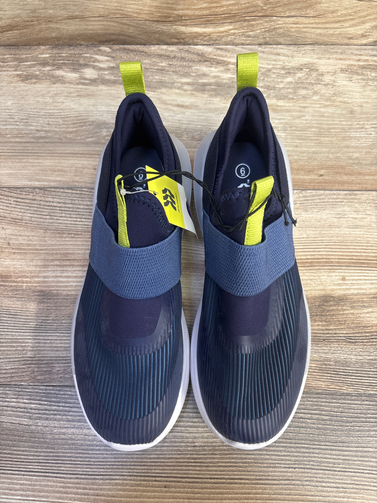 NEW All In Motion Silver Slip-On Sneakers Navy sz 6Y