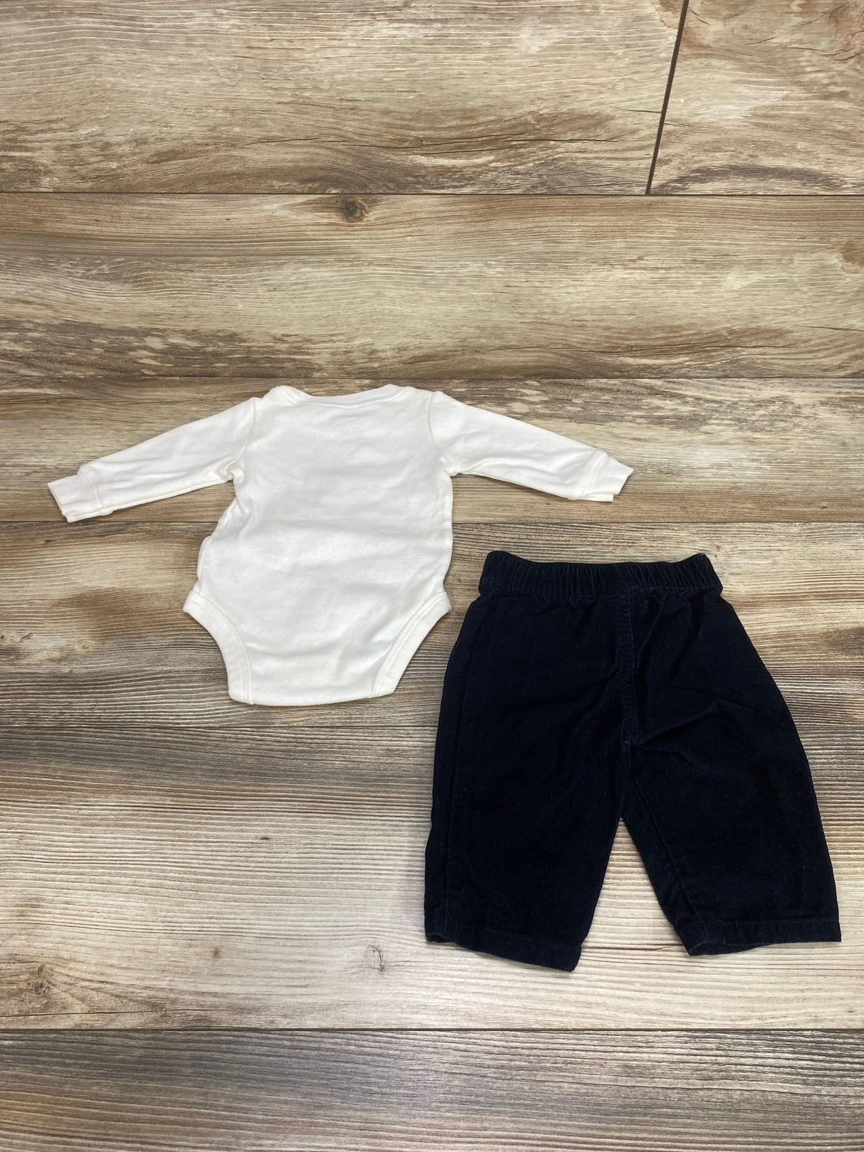 Carter's 2pc Bodysuit & Corduroy Pants White sz 3m - Me n Mommy To Be