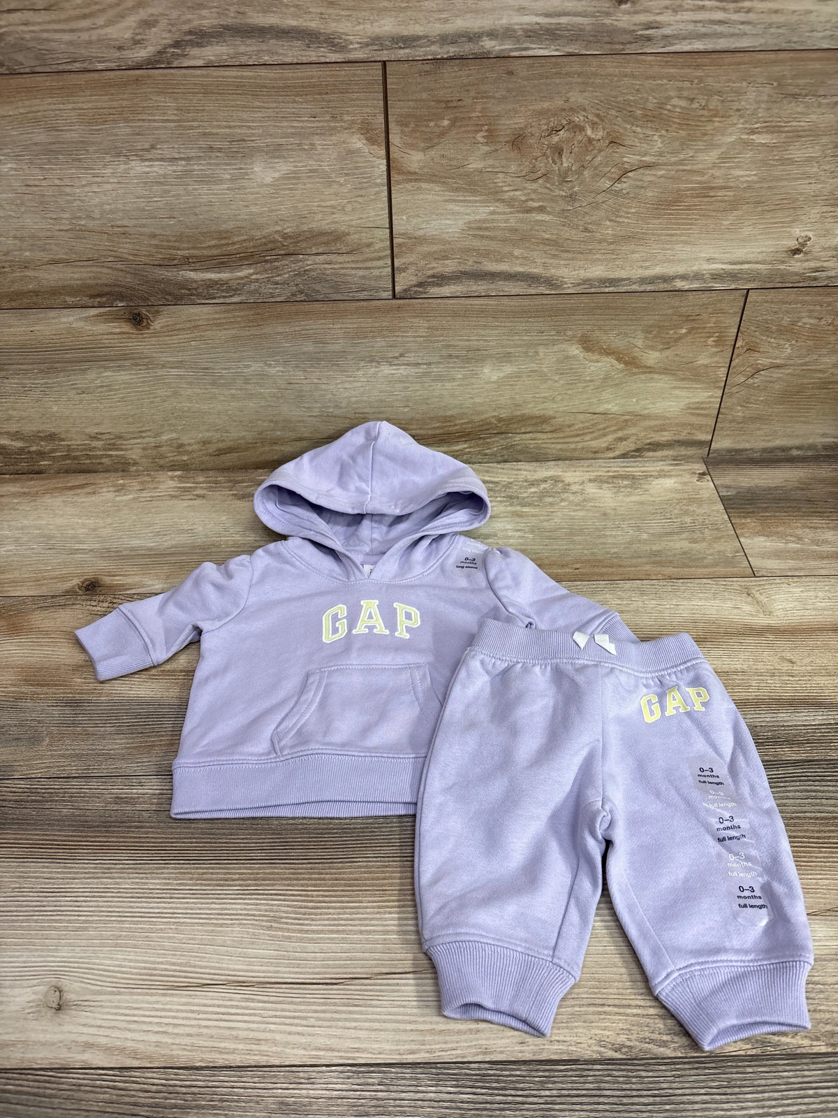 New Baby Gap 2-piece lilac hooded jacket and joggers set for size 0-3 months.