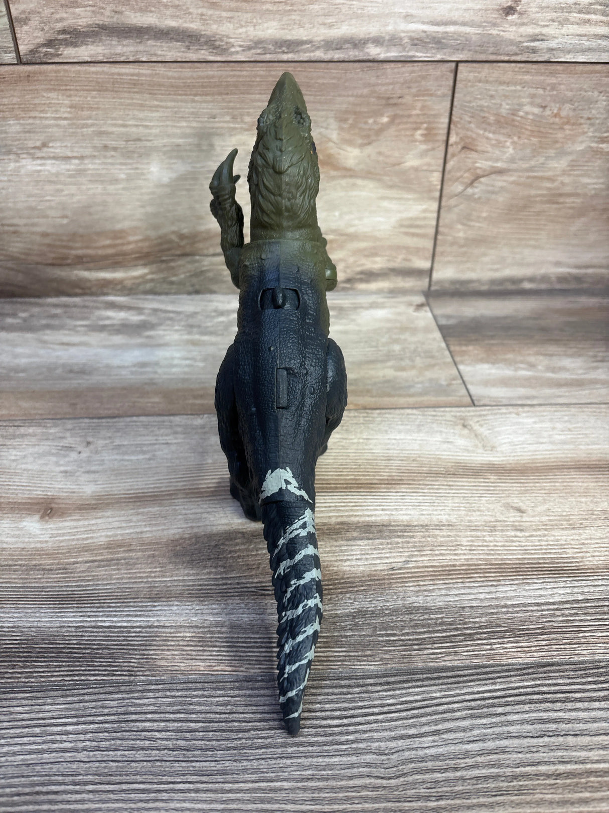 Jurassic World Wild Roar Orkoraptor Action Figure