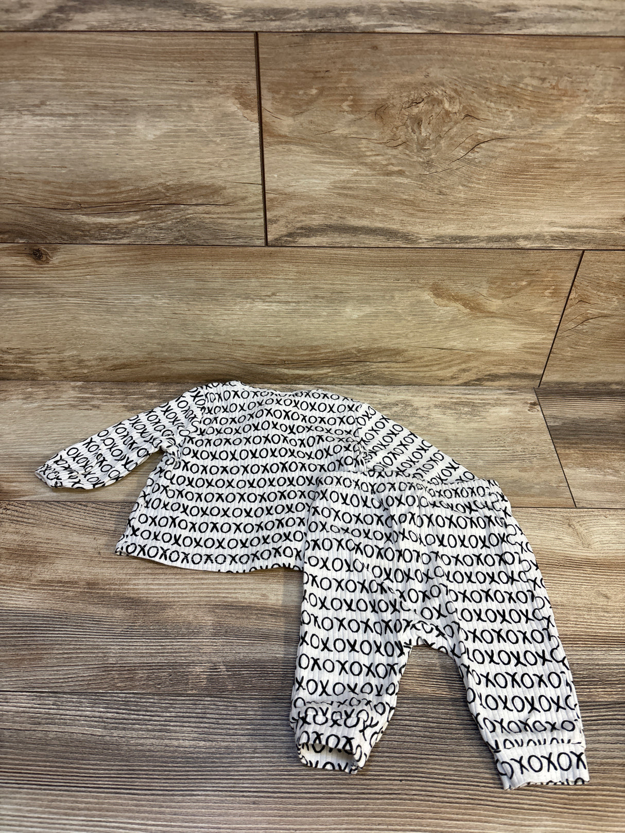 Cat & Jack 2pc Xo Print Shirt & Bottoms Set White sz 0-3m
