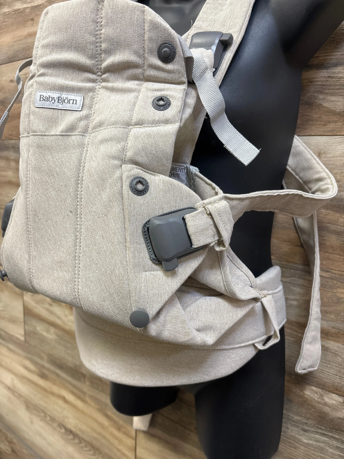 BabyBjörn Harmony Baby Carrier in Light Beige 7-40lbs