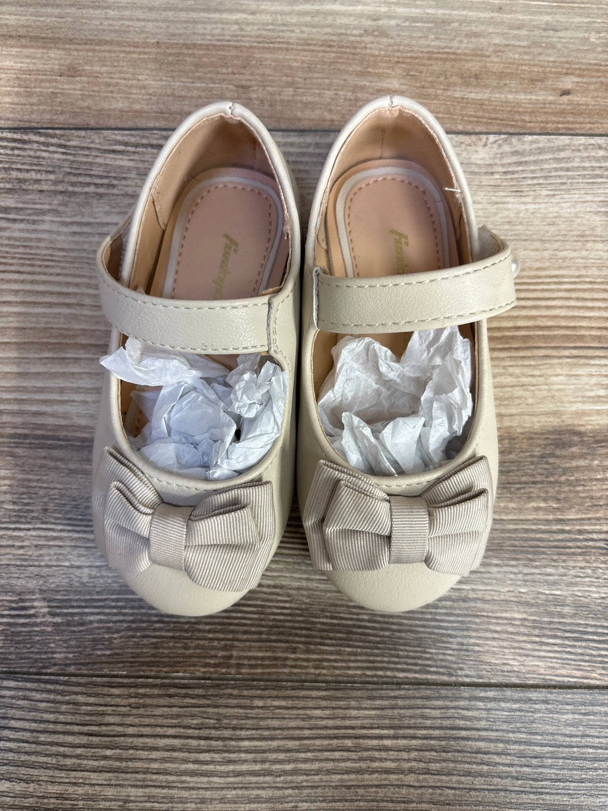 NWOT FunkyMonkey Mary Jane Dress Shoes, Cream sz 6c