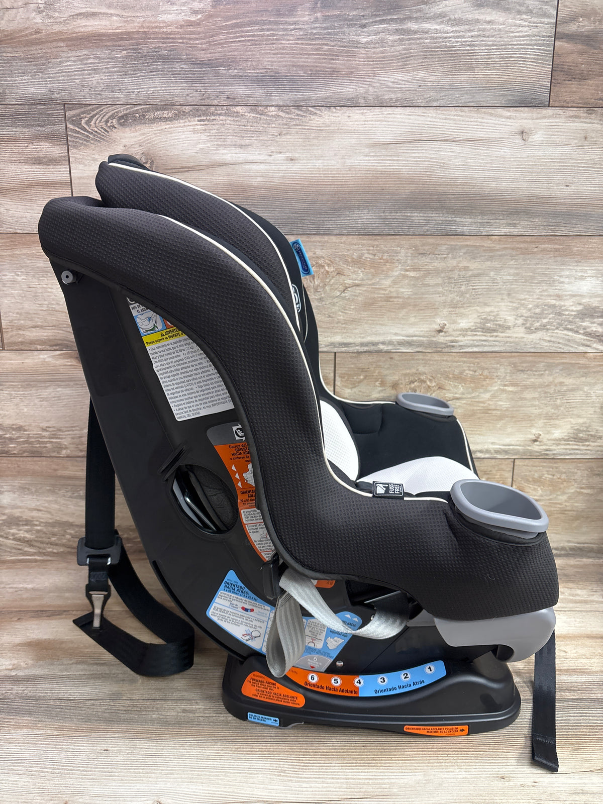 Graco Extend2Fit Convertible Car Seat in Gotham