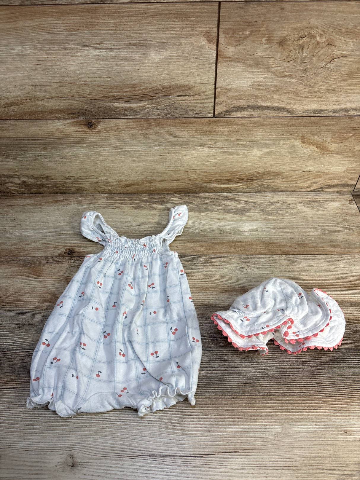 Rabbit + Bear Organic 2pc Cherry Romper & Hat Set White sz 6-9m