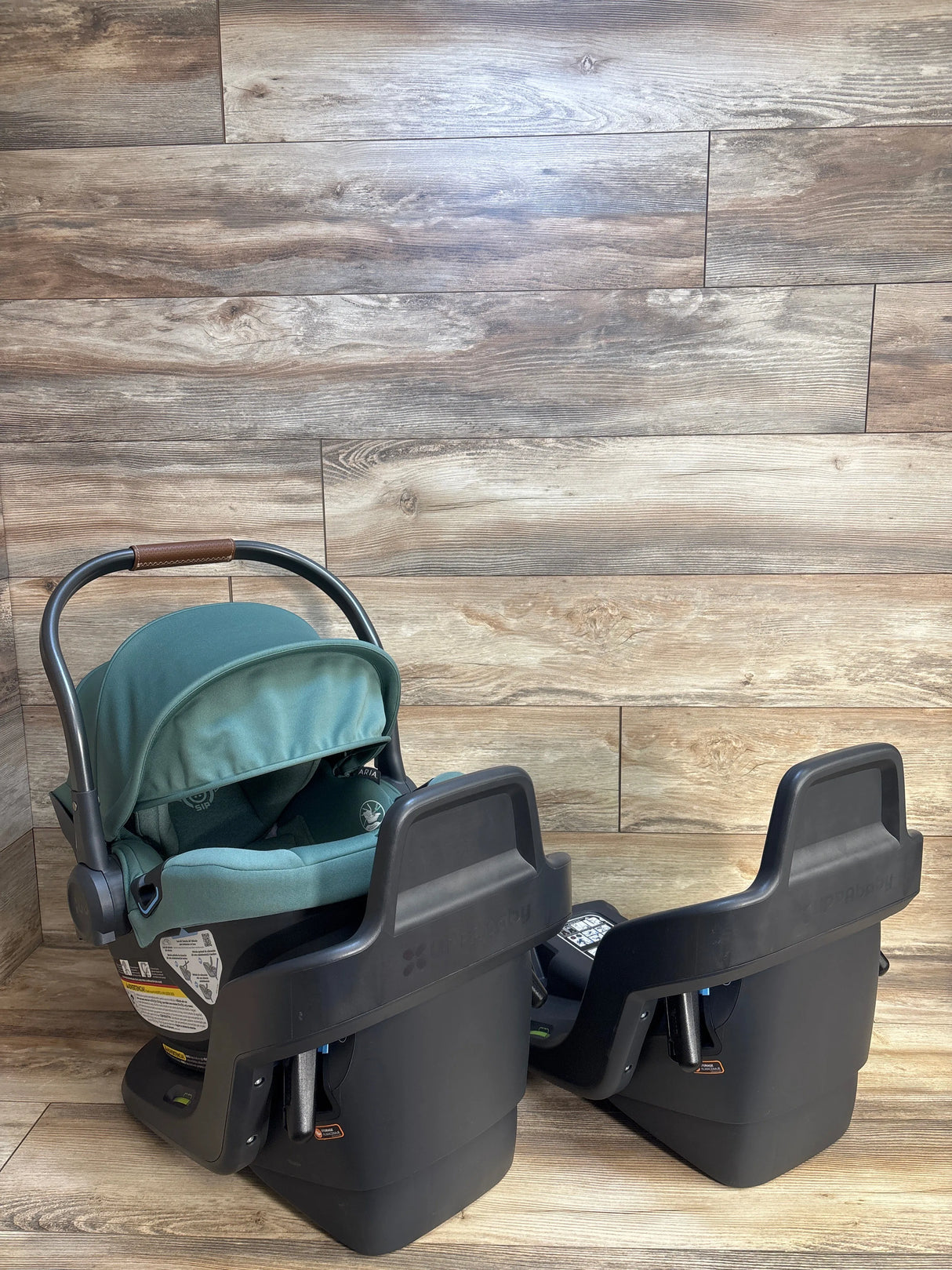 UPPAbaby Aria Infant Car Seat + Two Bases in Gwen