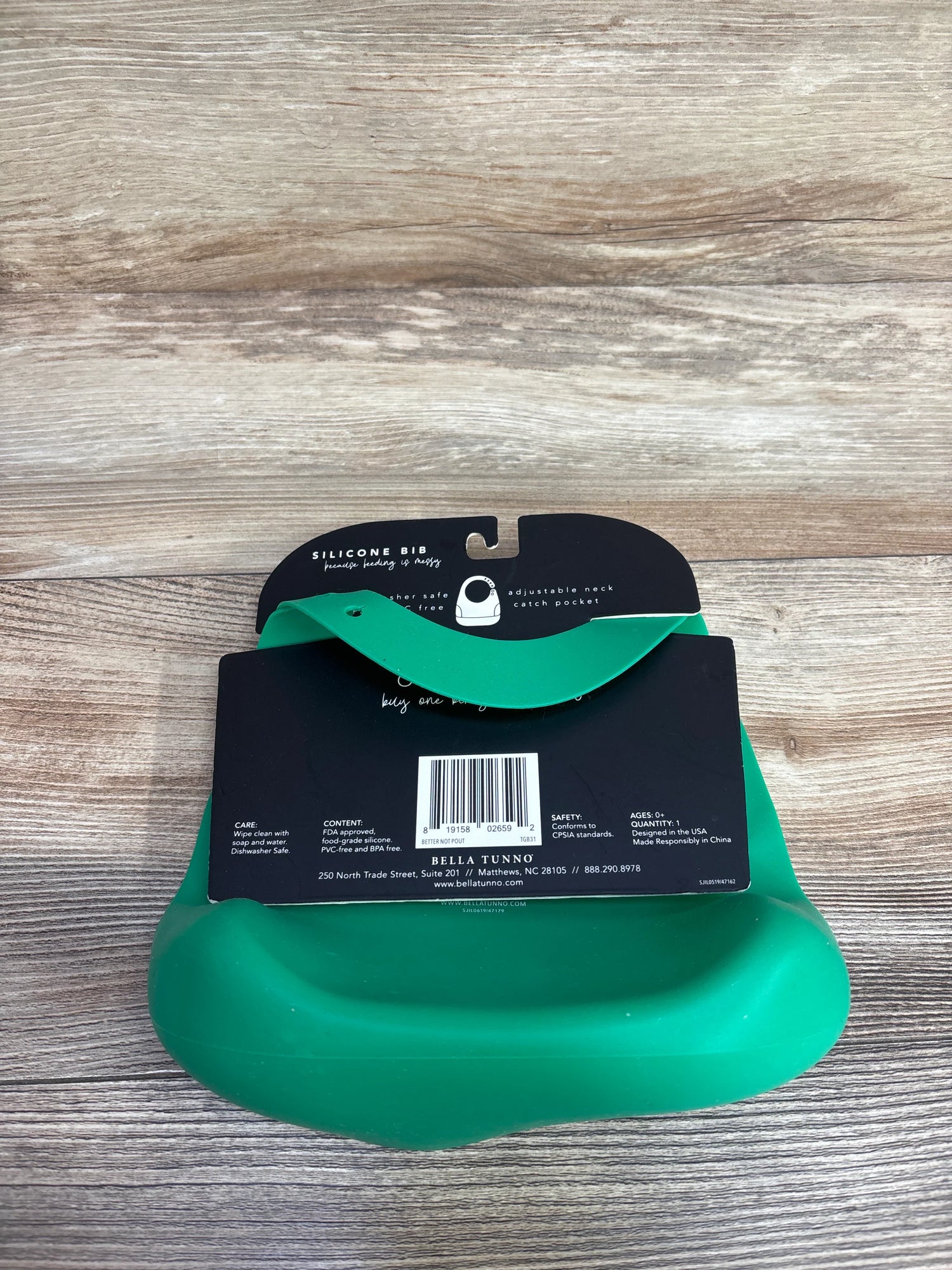 NEW Tunno Tots 'Better Not Pout' Green Silicone Bib