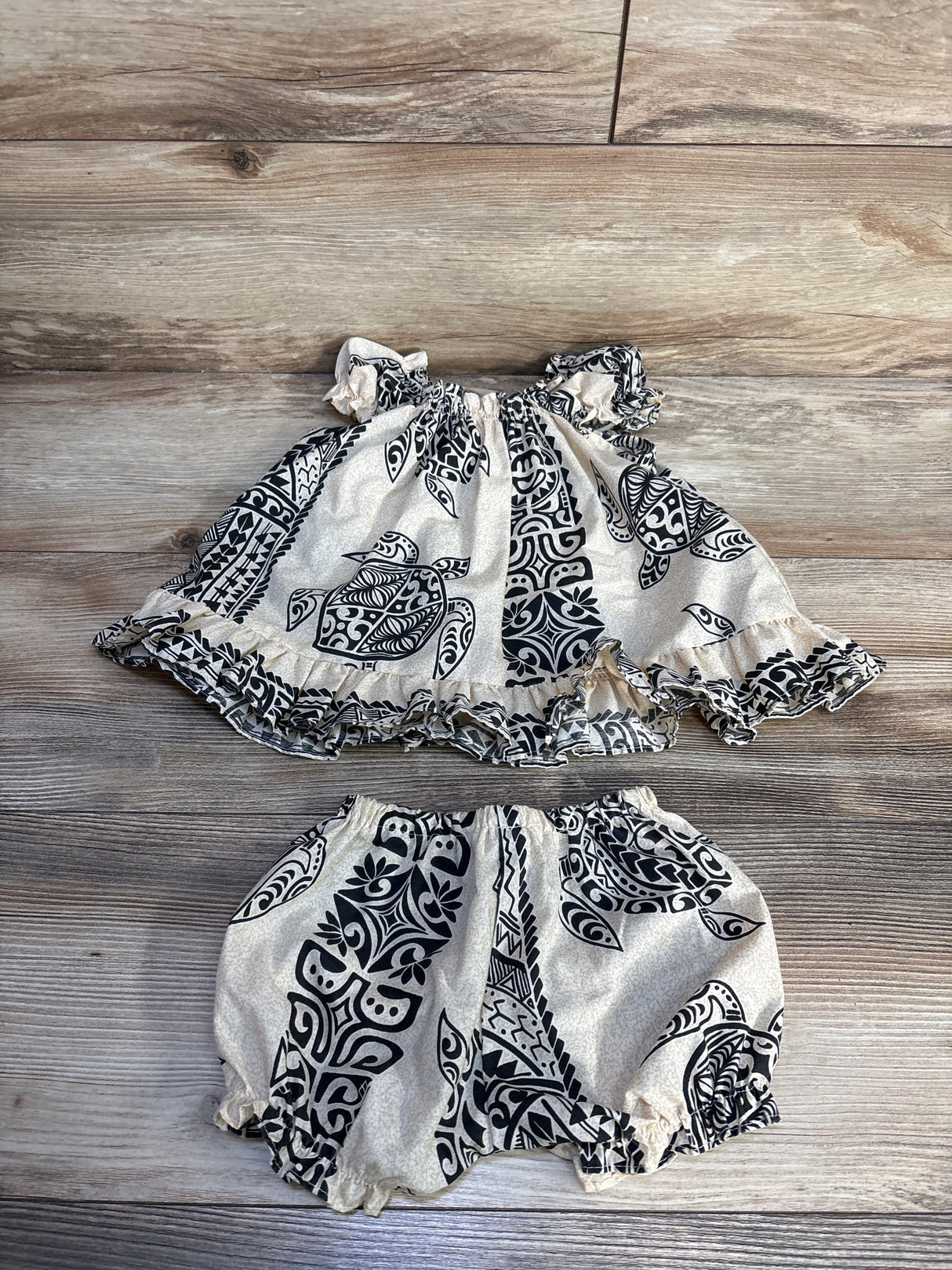 E&K Hawaiian 2pc Top & Shorts Set Ivory sz 12m