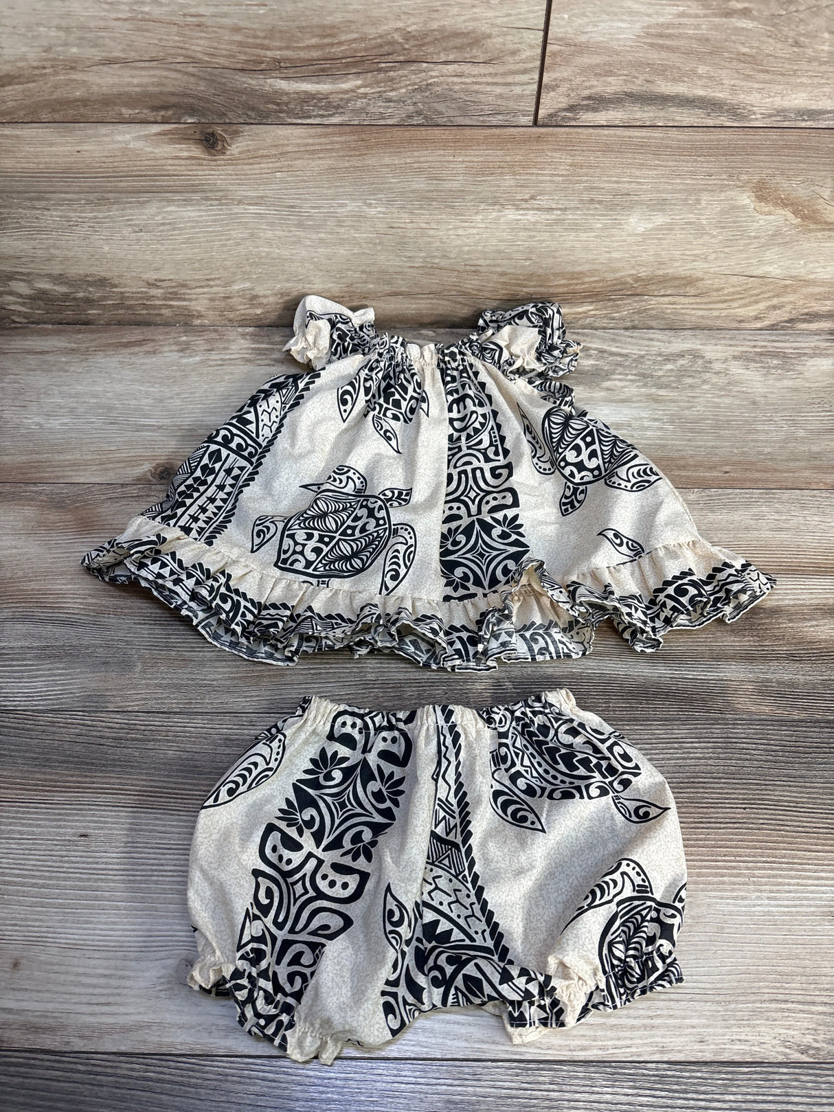 E&K Hawaiian 2pc Top & Shorts Set Ivory sz 12m
