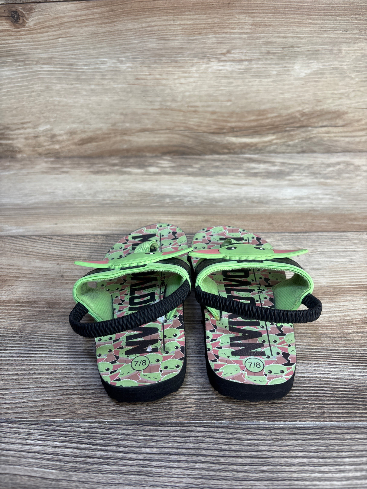 Star Wars Mandalorian Grogu Flip Flops Green sz 7/8c