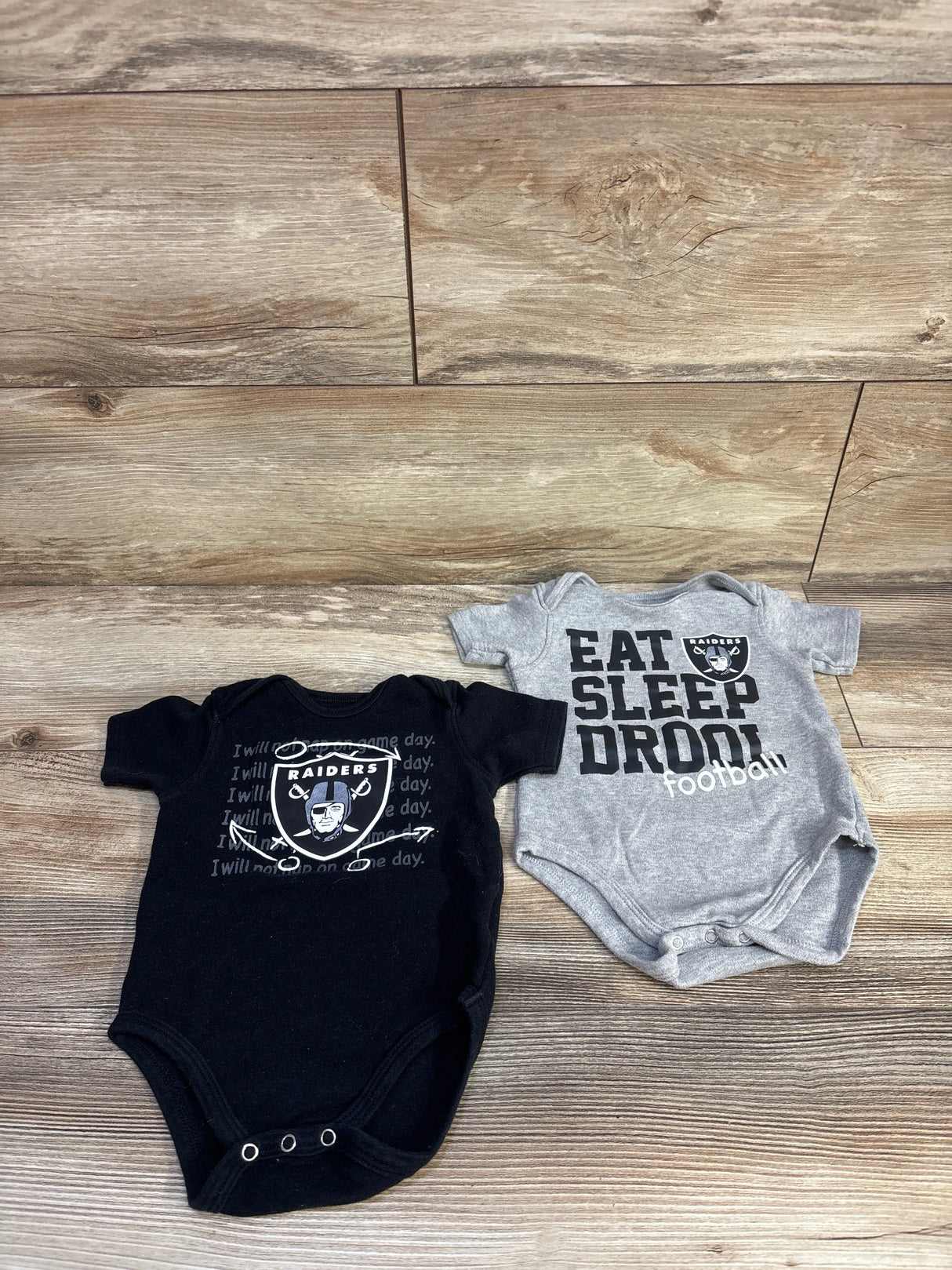 NFL 2pk Las Vegas Raiders Bodysuits Grey sz 6/9m