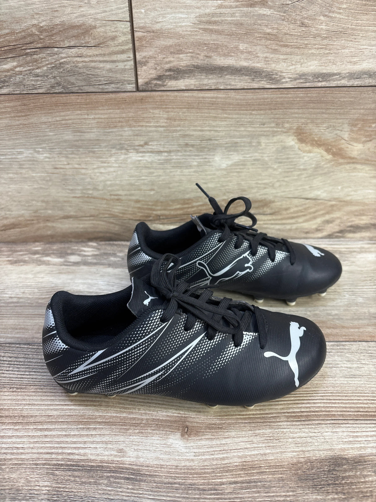 Puma Attacanto Soccer Cleats Black sz 1.5Y