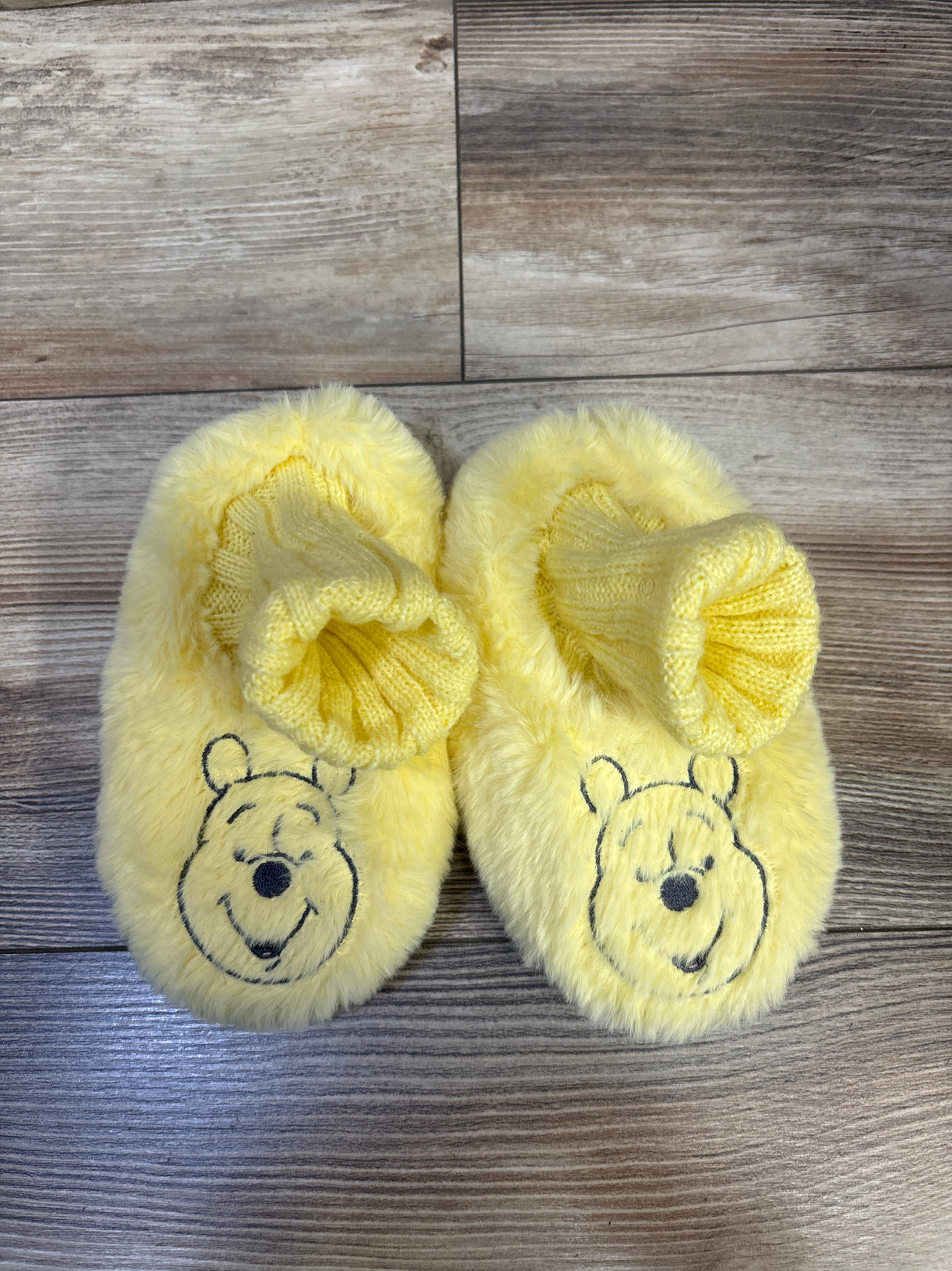 Winnie The Pooh Slippers Yellow sz 9/10c