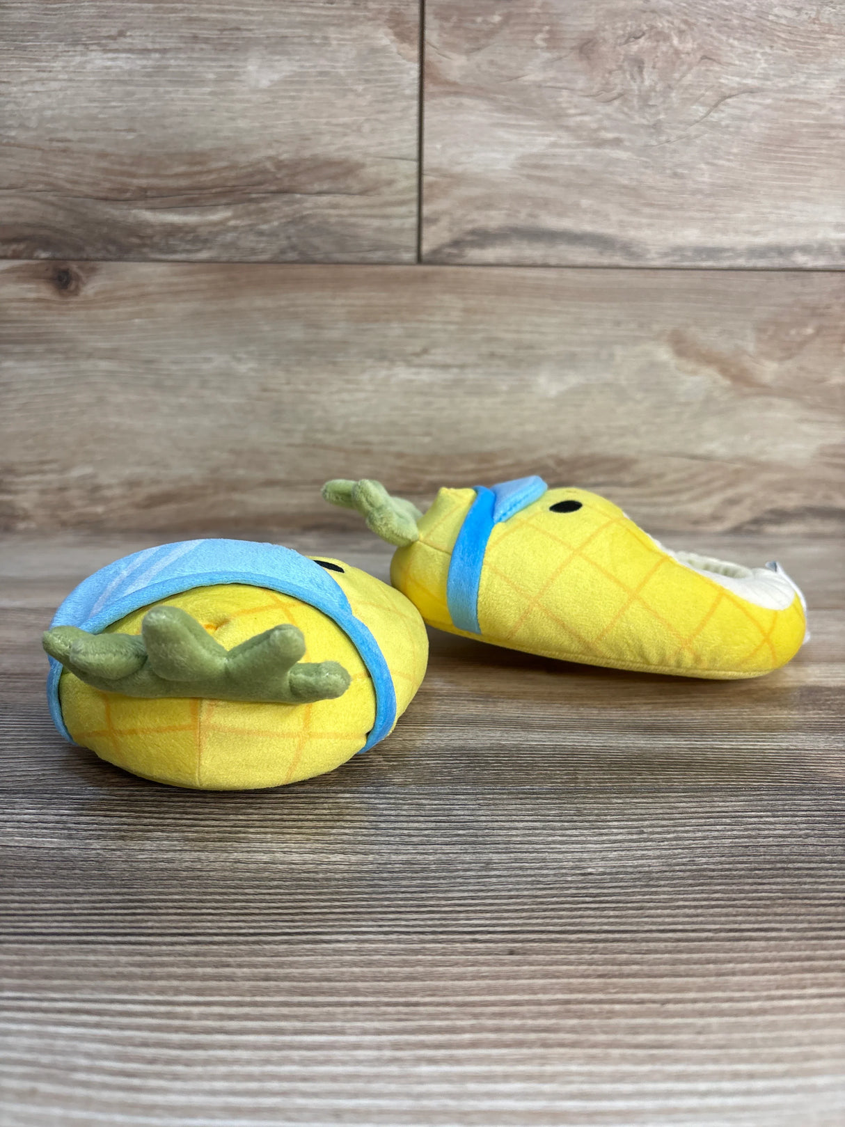 Squishmallows Maui the Pineapple Slippers Yellow sz 7-8c