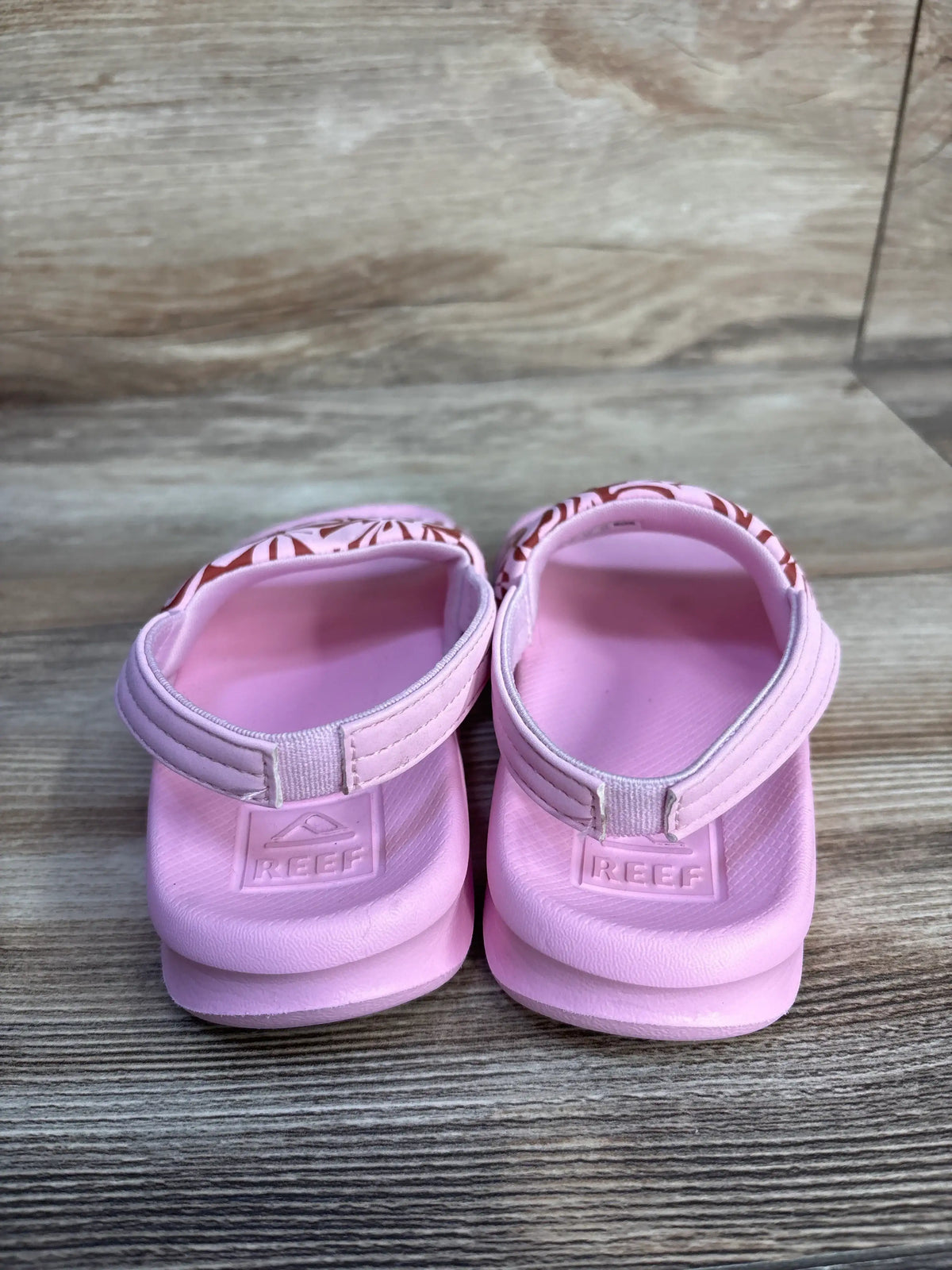 Pink Me n Mommy To Be Reef modern floral sandals for kids, size 9c.