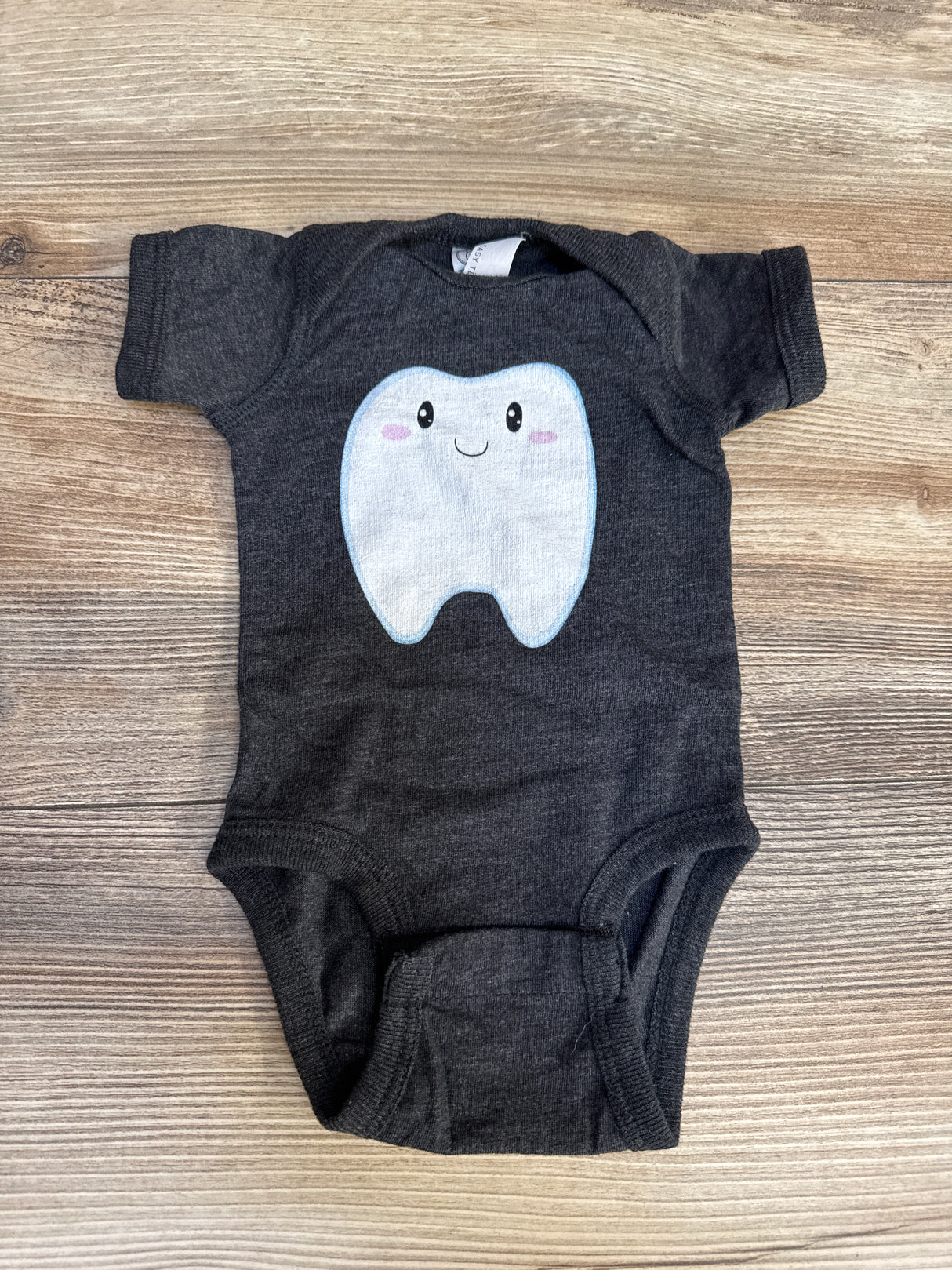 Cute Tooth Baby Bodysuit in Vintage Smoke sz Newborn