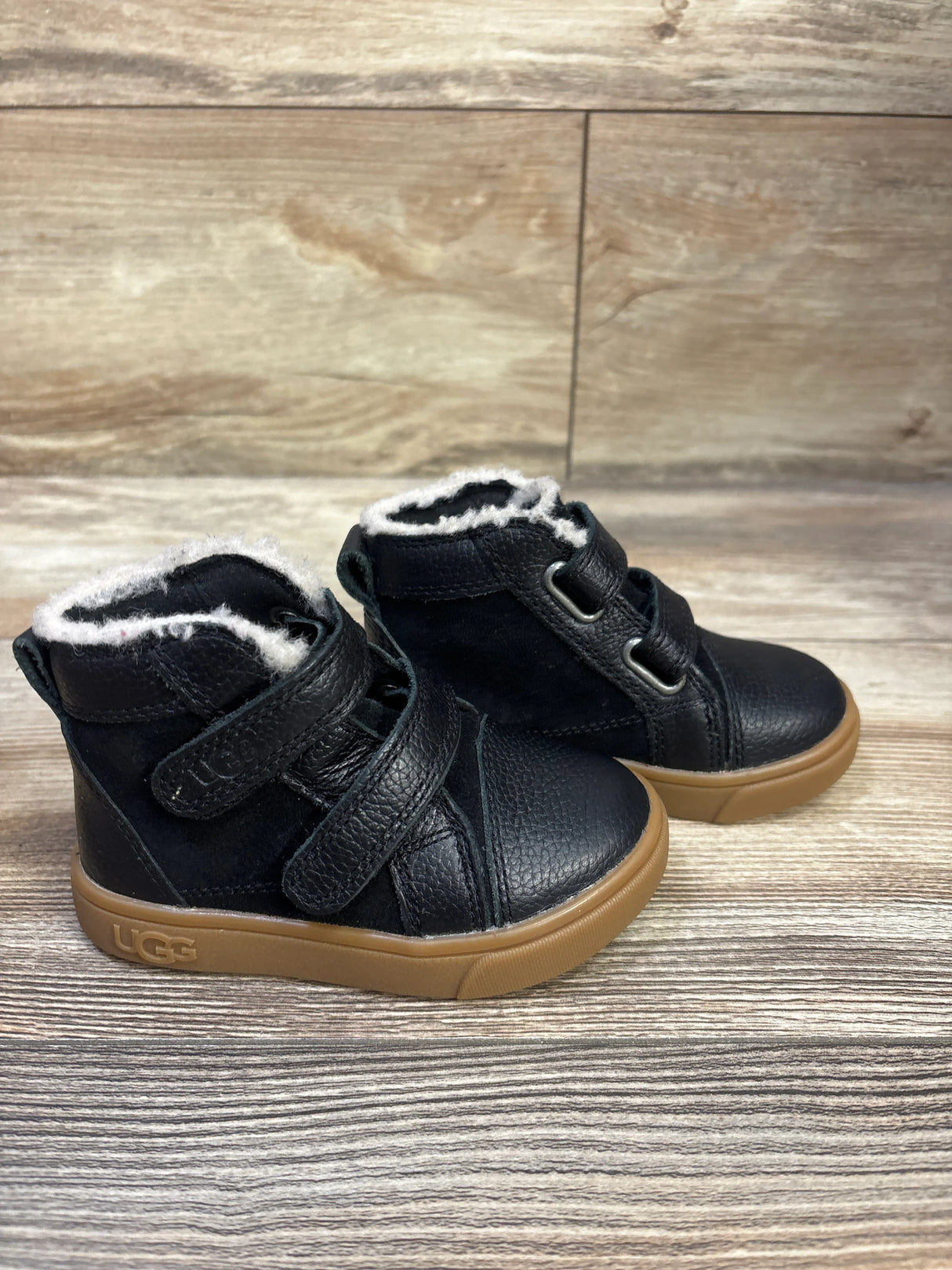 Ugg Rennon High Top Sneakers Black sz 6c