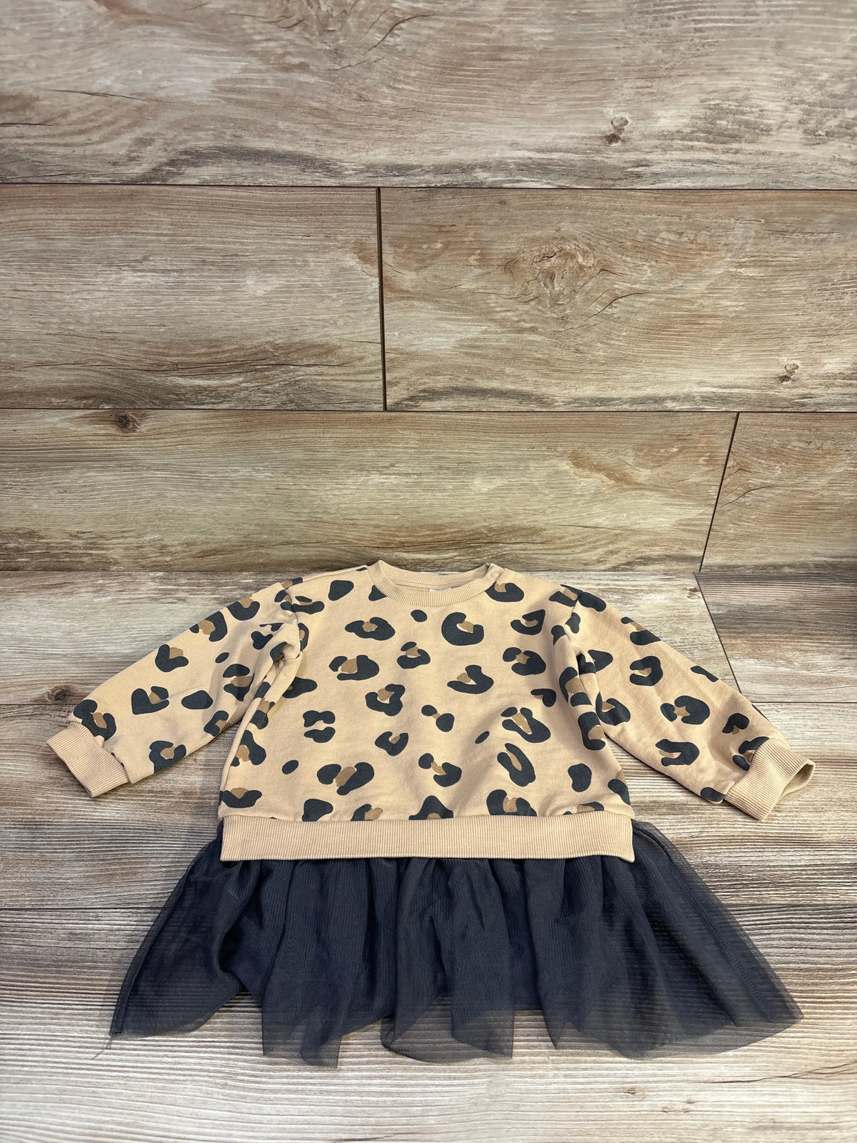 Flat lay of H&M leopard tulle skirt sweatshirt dress in size 2T with beige leopard-print sweatshirt top and black tulle skirt