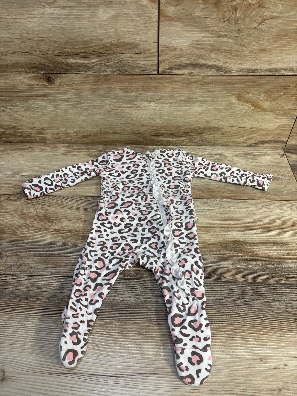 Angel Dear x Spearmint Love Leopard Bamboo Ruffle Footie White sz 0-3m