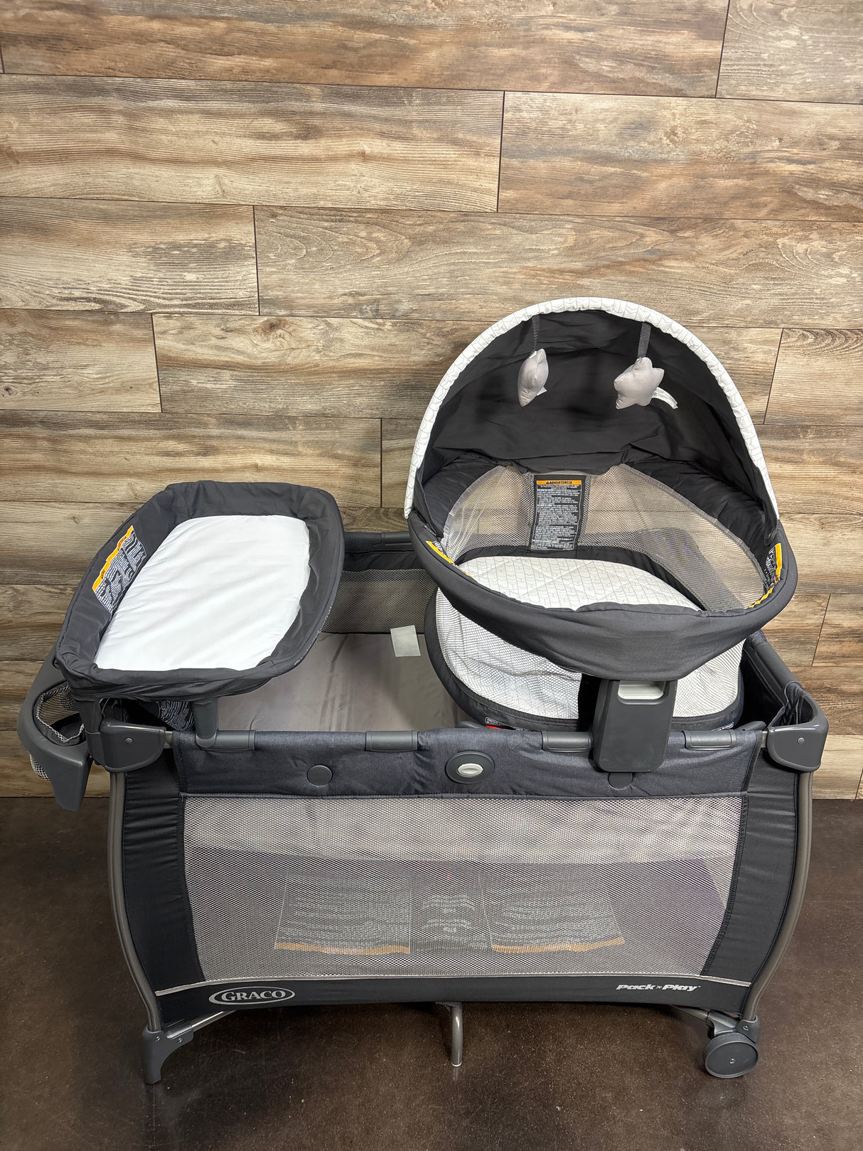 Graco Pack 'n Play Travel Dome LX in Redmond
