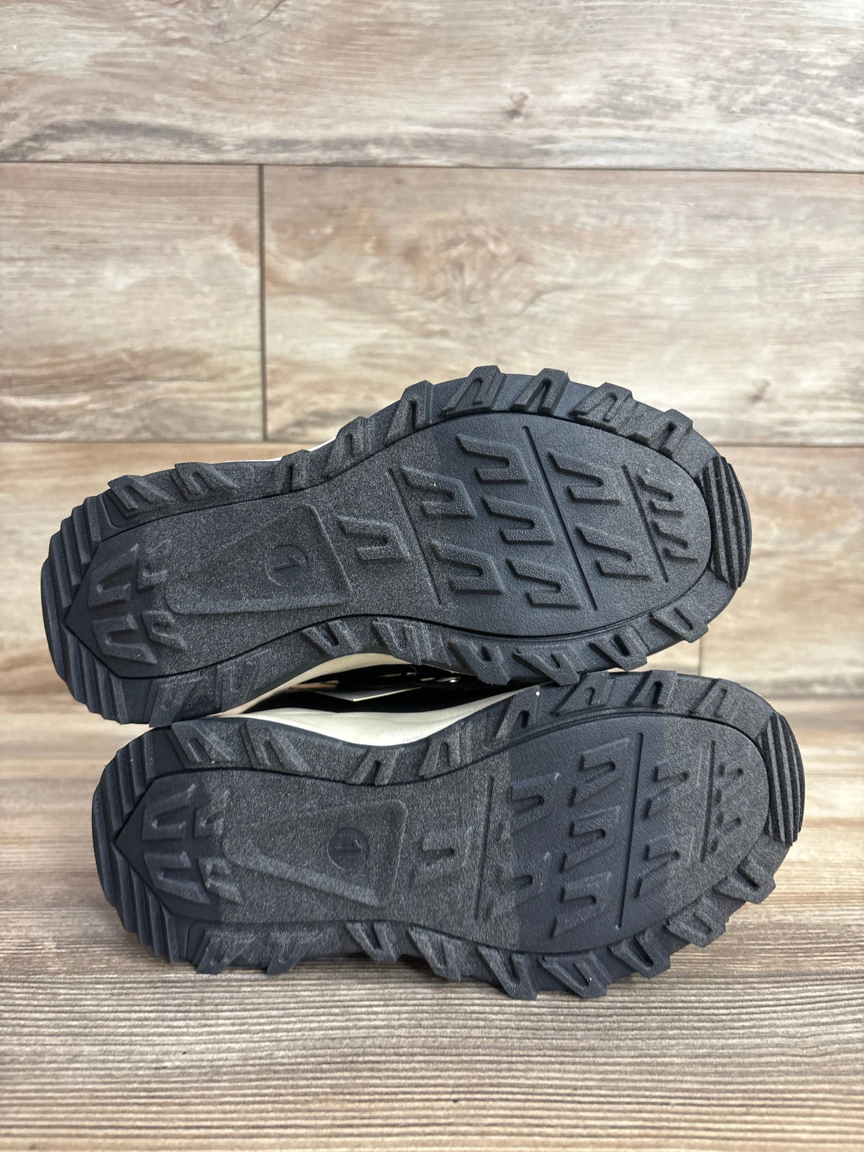 NEW All In Motion Waterproof Arrow Snow Boot Jet Black sz 1Y