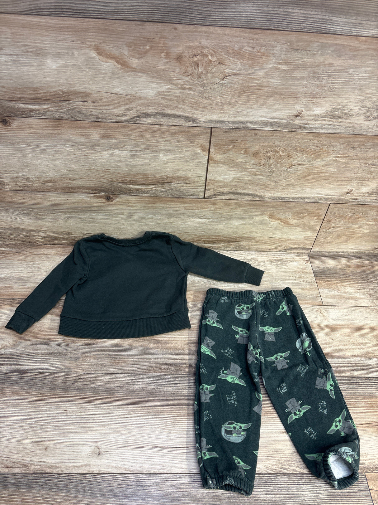 Star Wars 2pc The Cuteness Is Strong In This One Sweatshirt Set Green sz 18m