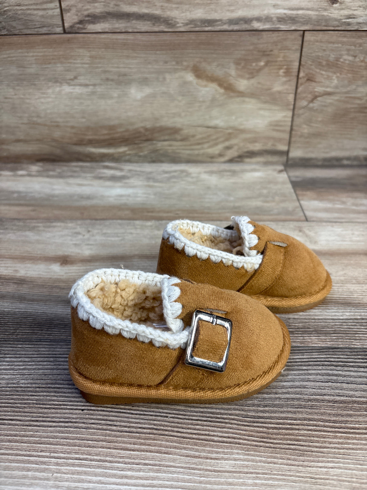 NEW Capelli Sherpa Buckle Slippers Brown sz 4/5c