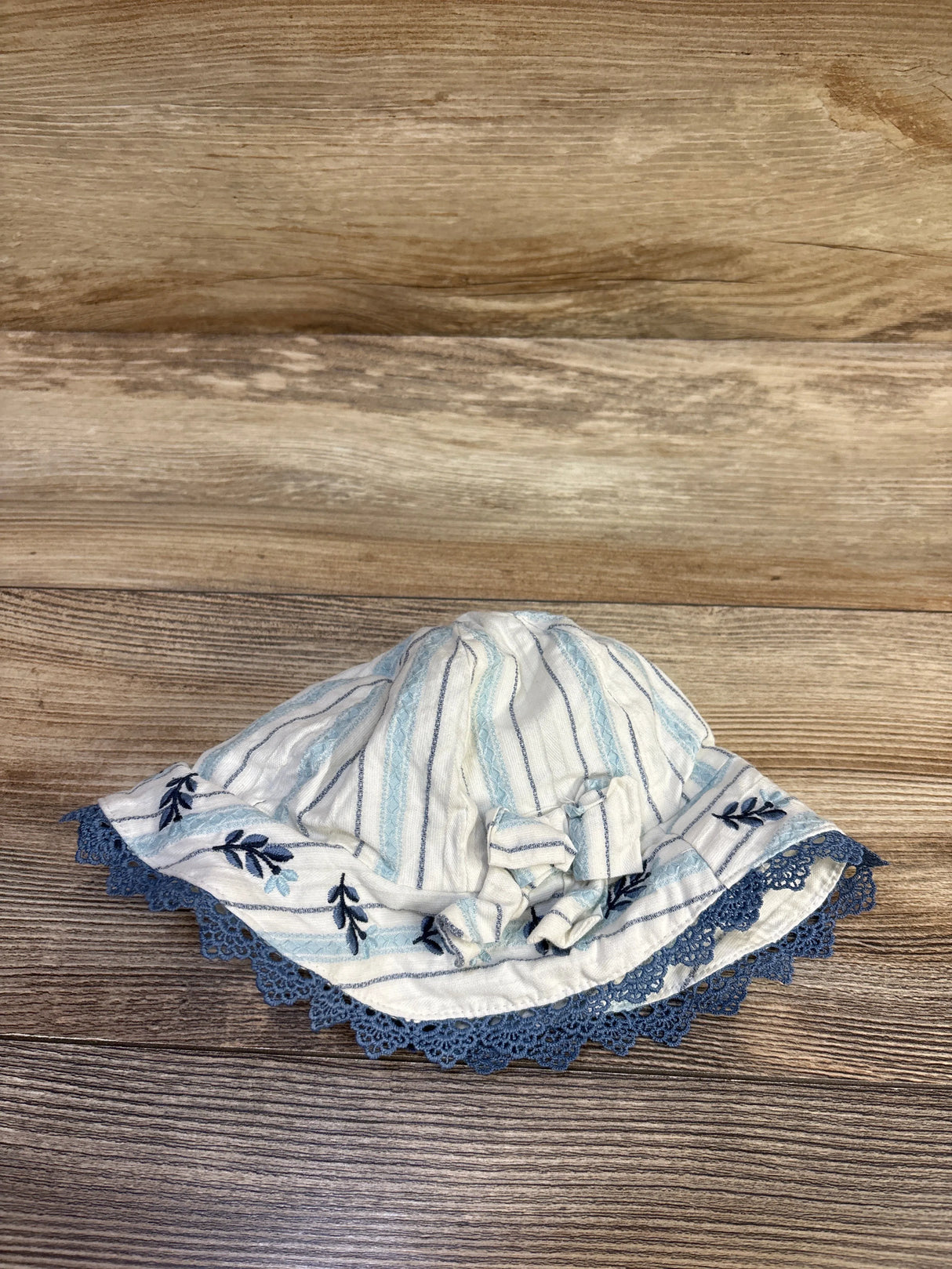 Striped Embroidered Bucket Hat White sz 24m