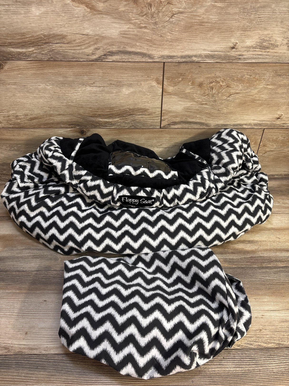 Floppy Seat Shopping Cart Cover Black & White Chevron