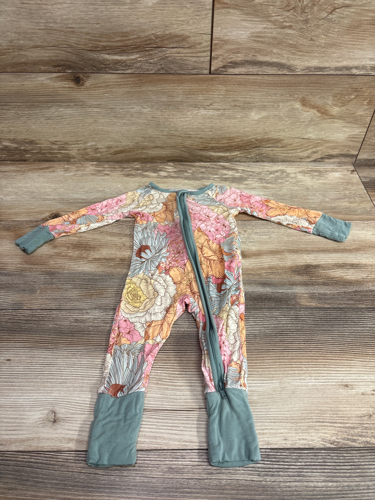 Miozing Vintage Floral Bamboo Convertible Sleeper Green sz 0-3m