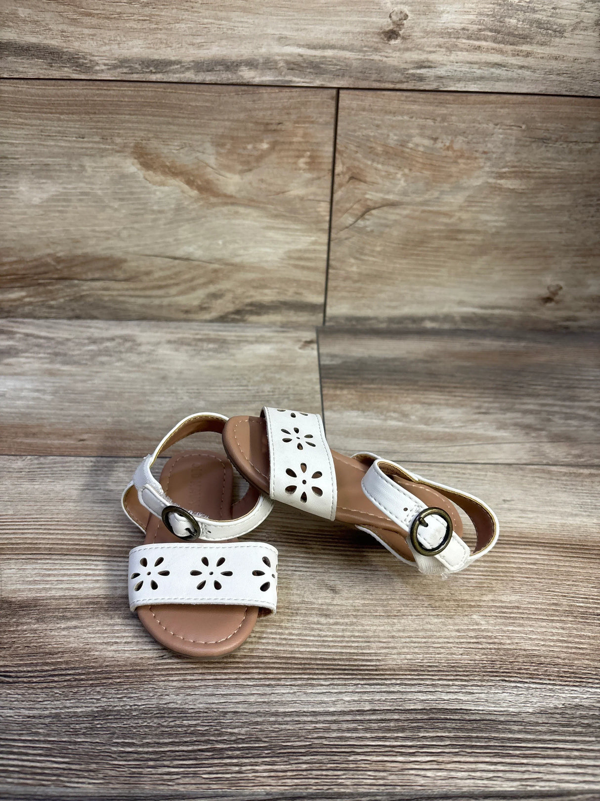 Old Navy Faux-Leather Sandals White sz 5c