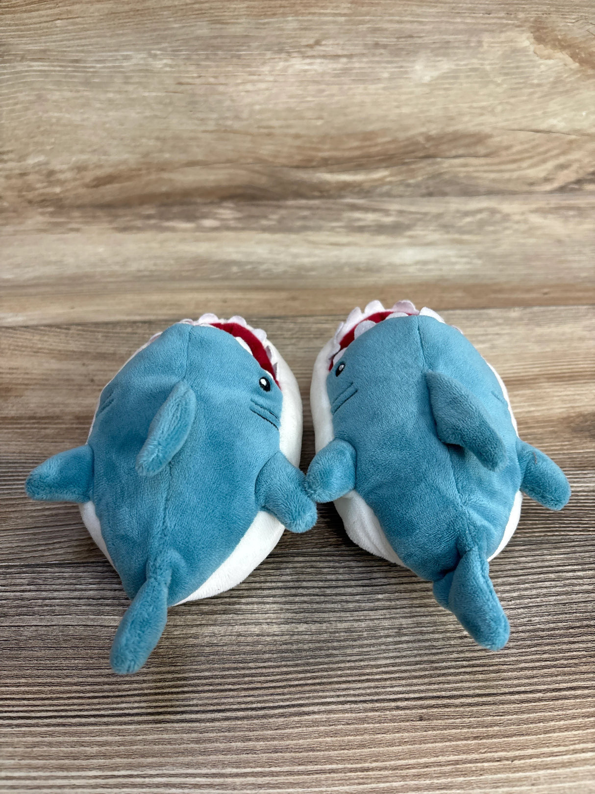 Cat & Jack Shark Bite Slippers Blue sz 5/6c