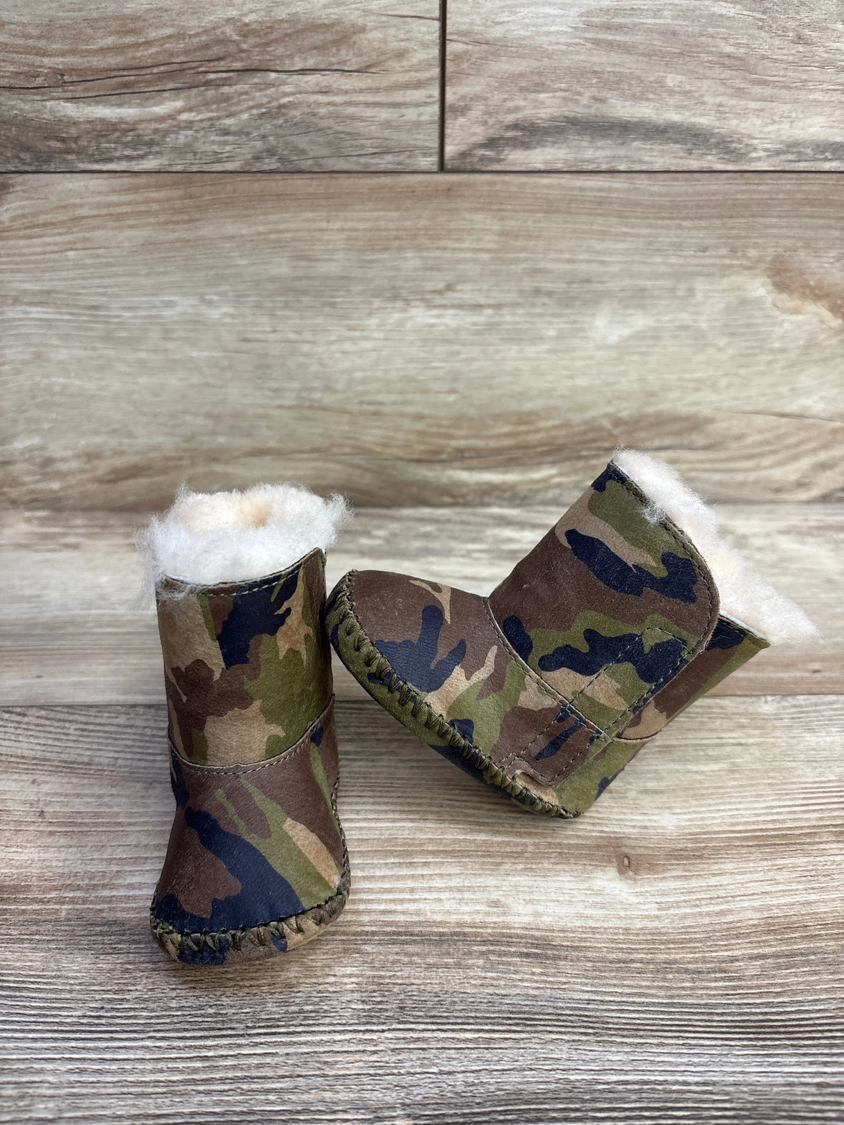 UGG Australia Caden Booties, Camo sz 0/1c
