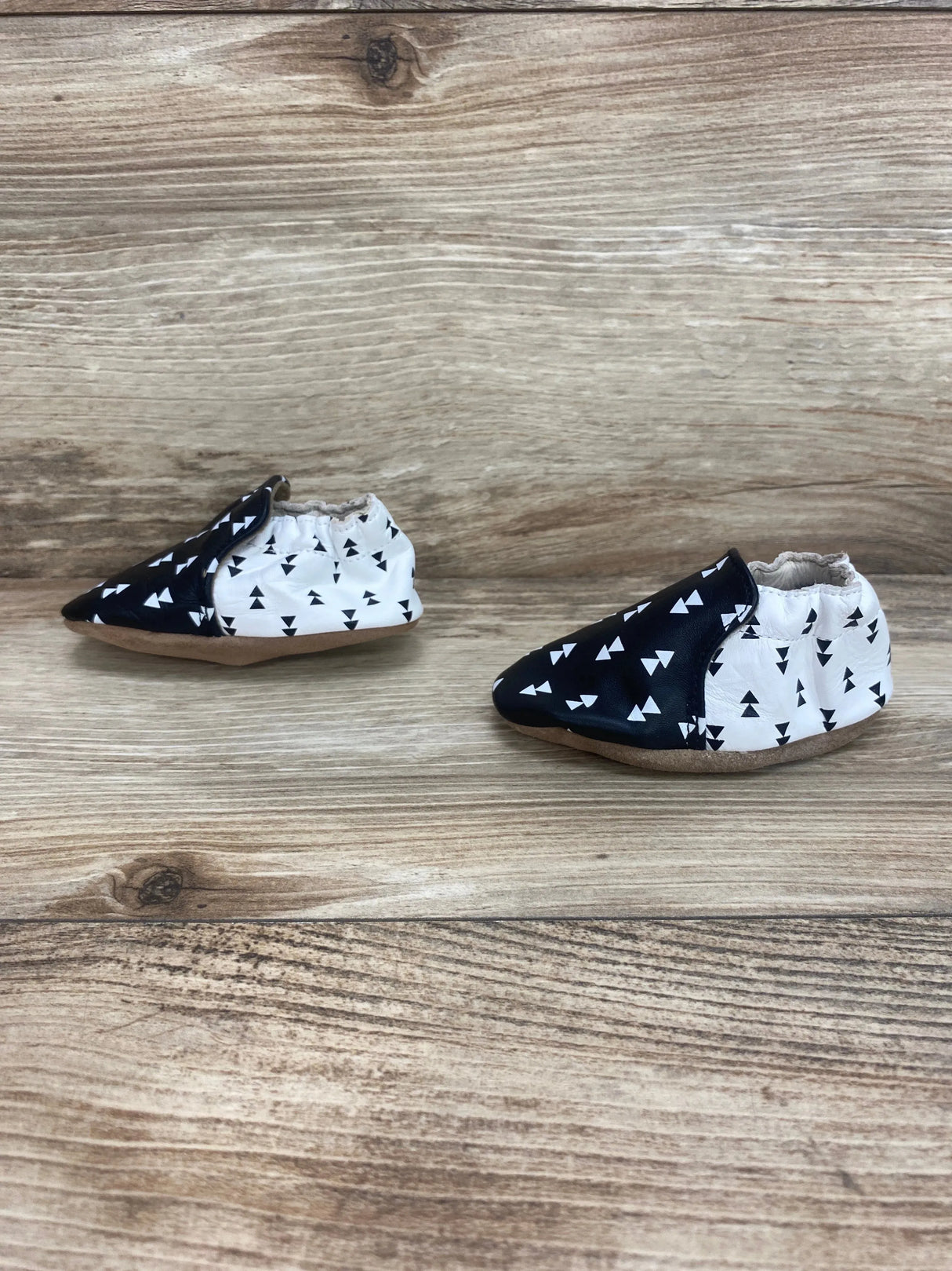 Robeez Soft Sole Leather Sole Shoes Triangles Black/White Sz 1c/2c - Me n Mommy To Be