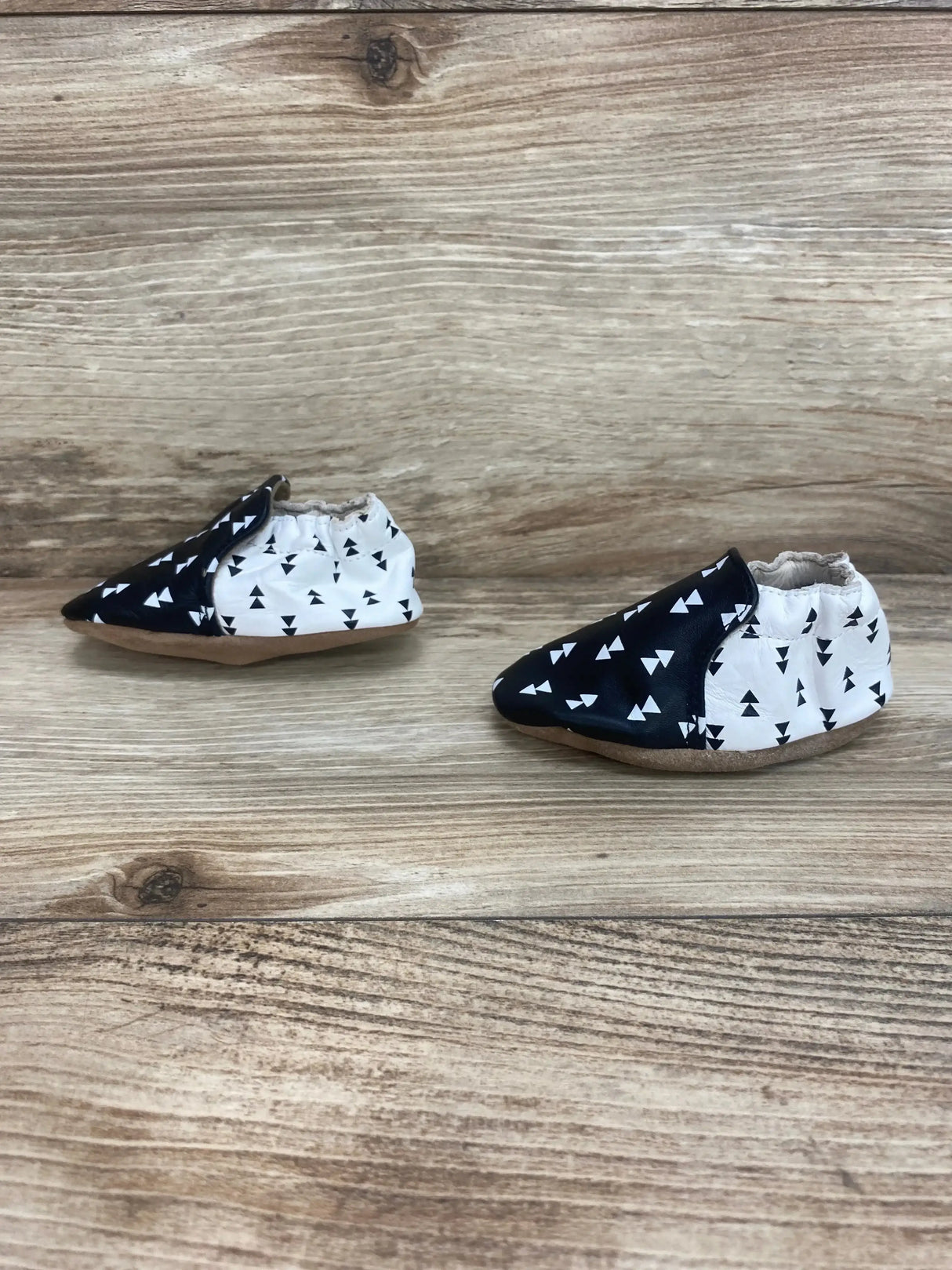 Robeez Soft Sole Leather Sole Shoes Triangles Black/White Sz 1c/2c - Me n Mommy To Be