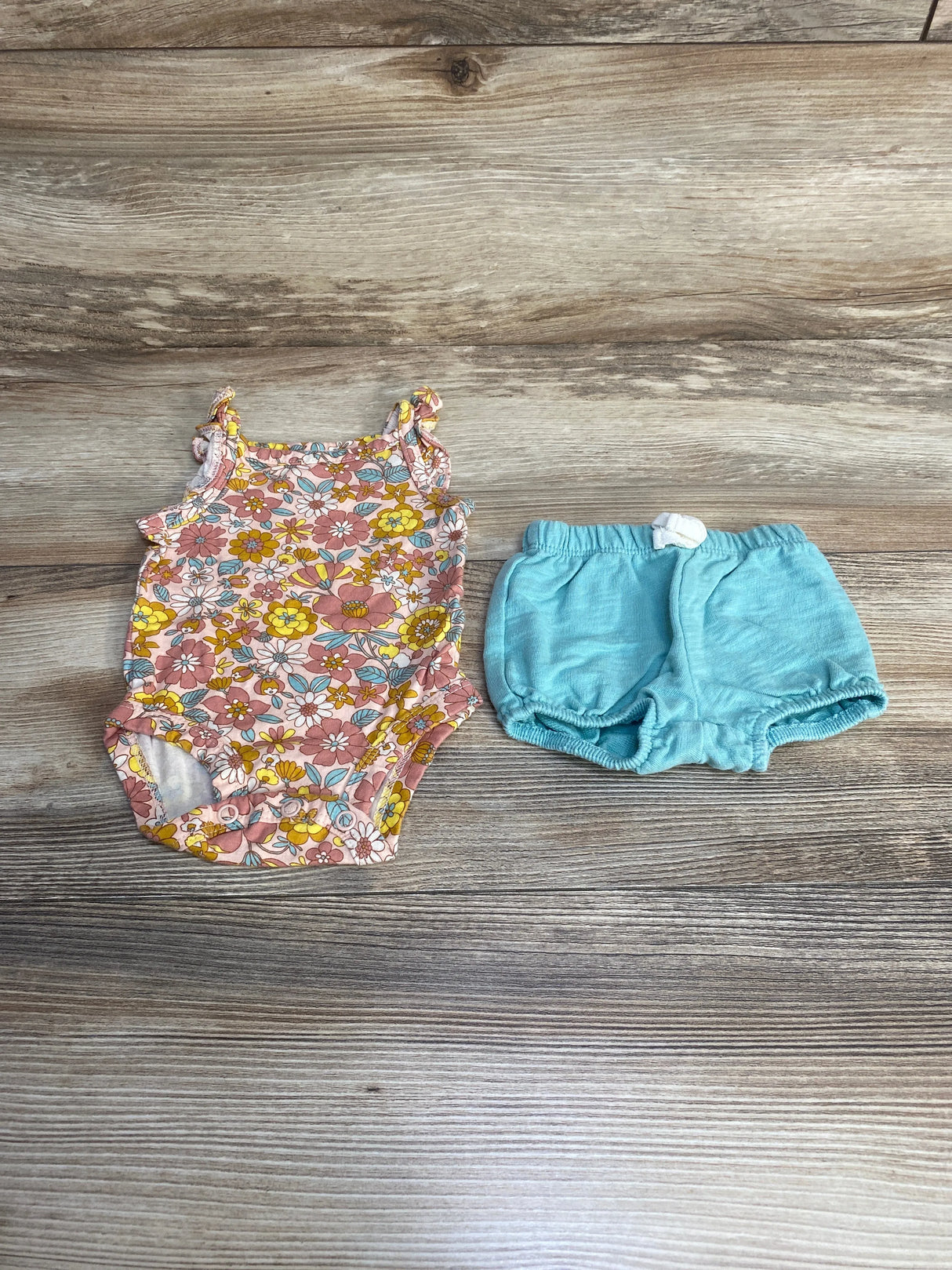 Carter's 2pc Floral Bodysuit & Shorts Pink sz Newborn - Me n Mommy To Be