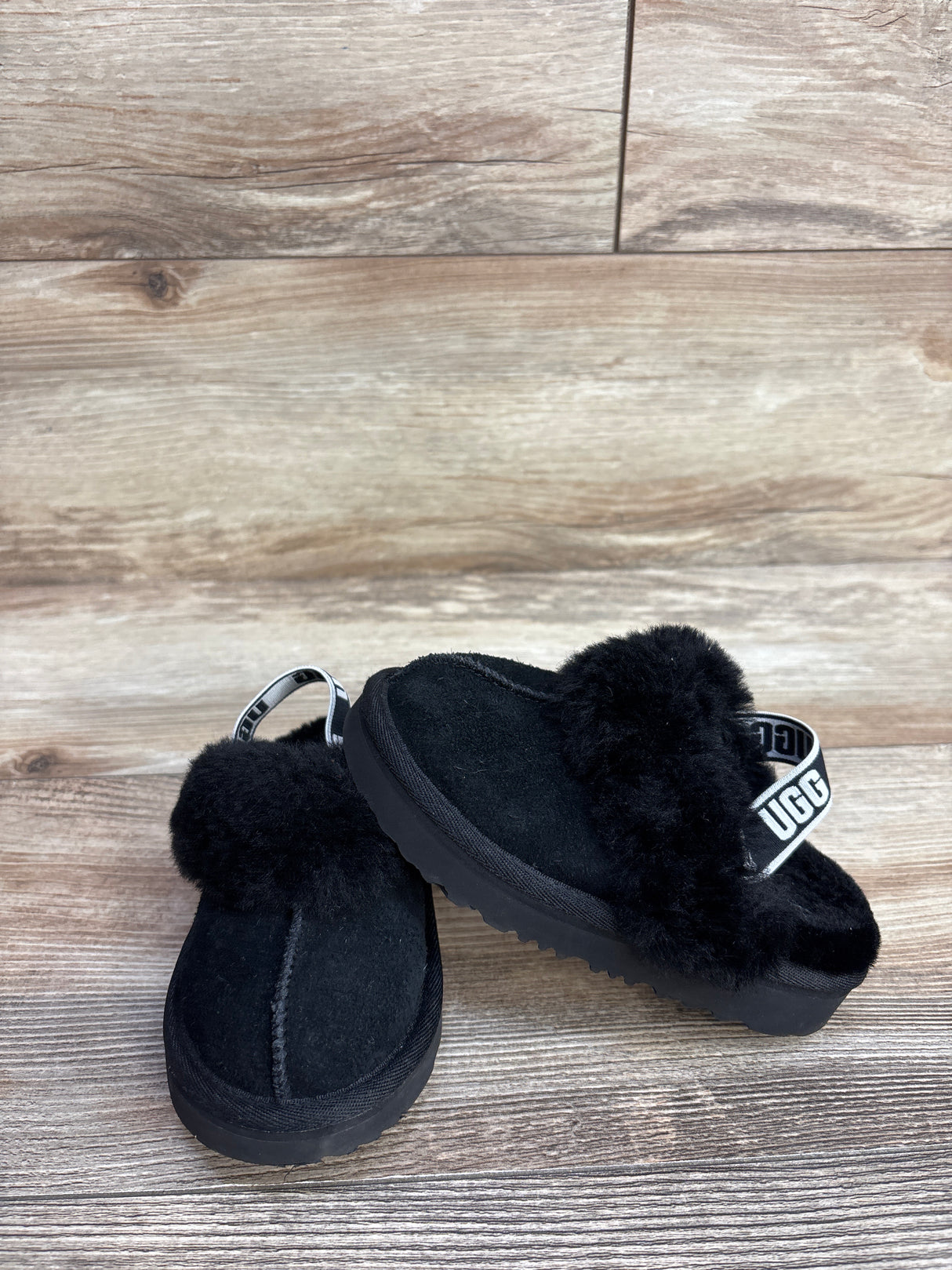UGG Funkette Slippers Black sz 9c