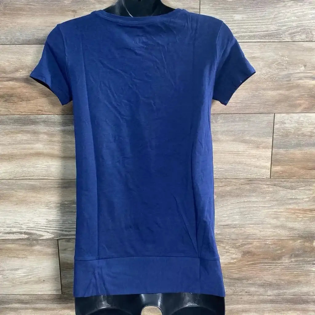 Back view of NEW Gap Maternity Twist-Knot T-Shirt sz XS showcasing navy short-sleeve tee on black mannequin with wood plank background