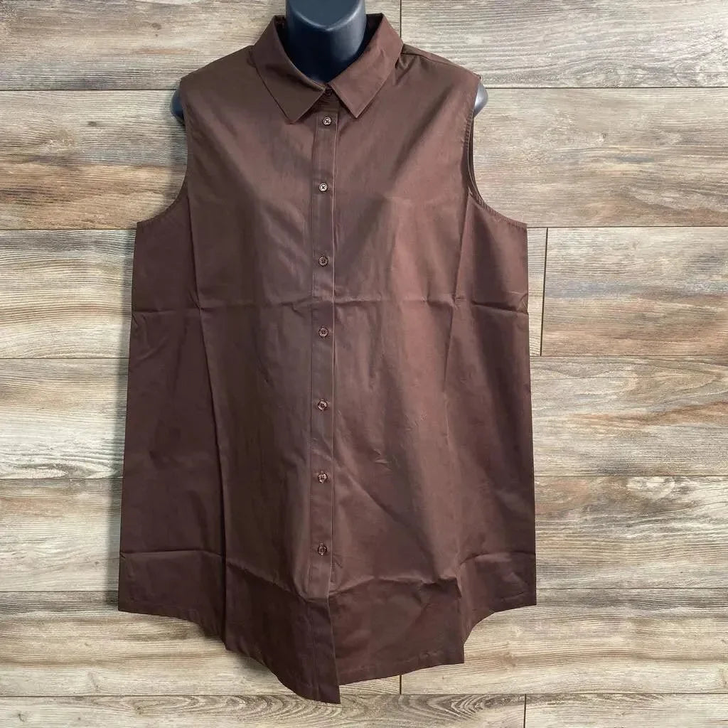 Front view of Gap maternity poplin button-down tank top, brown sleeveless tunic with collar and curved hem on mannequin over wood background