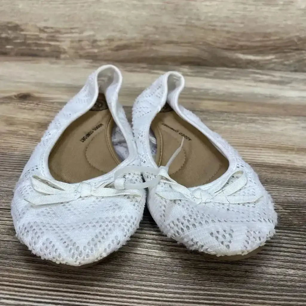 Front view of white lace bow ballet flats, toddler size 6Y, showing ribbon bows and tan insoles on woodgrain surface