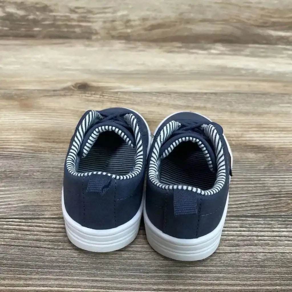 Rear view of OshKosh Putney Oxford casual sneakers in size 4C showcasing white soles and striped lining on a wooden surface
