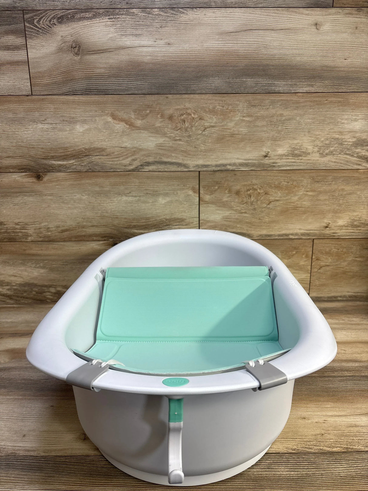 Frida Baby 4-in-1 Grow-With-Me Bath Tub