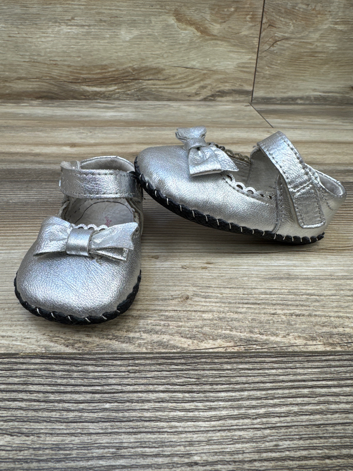 Pediped Betty Grip ‘n’ Go First Steps Sneakers Silver sz 5c