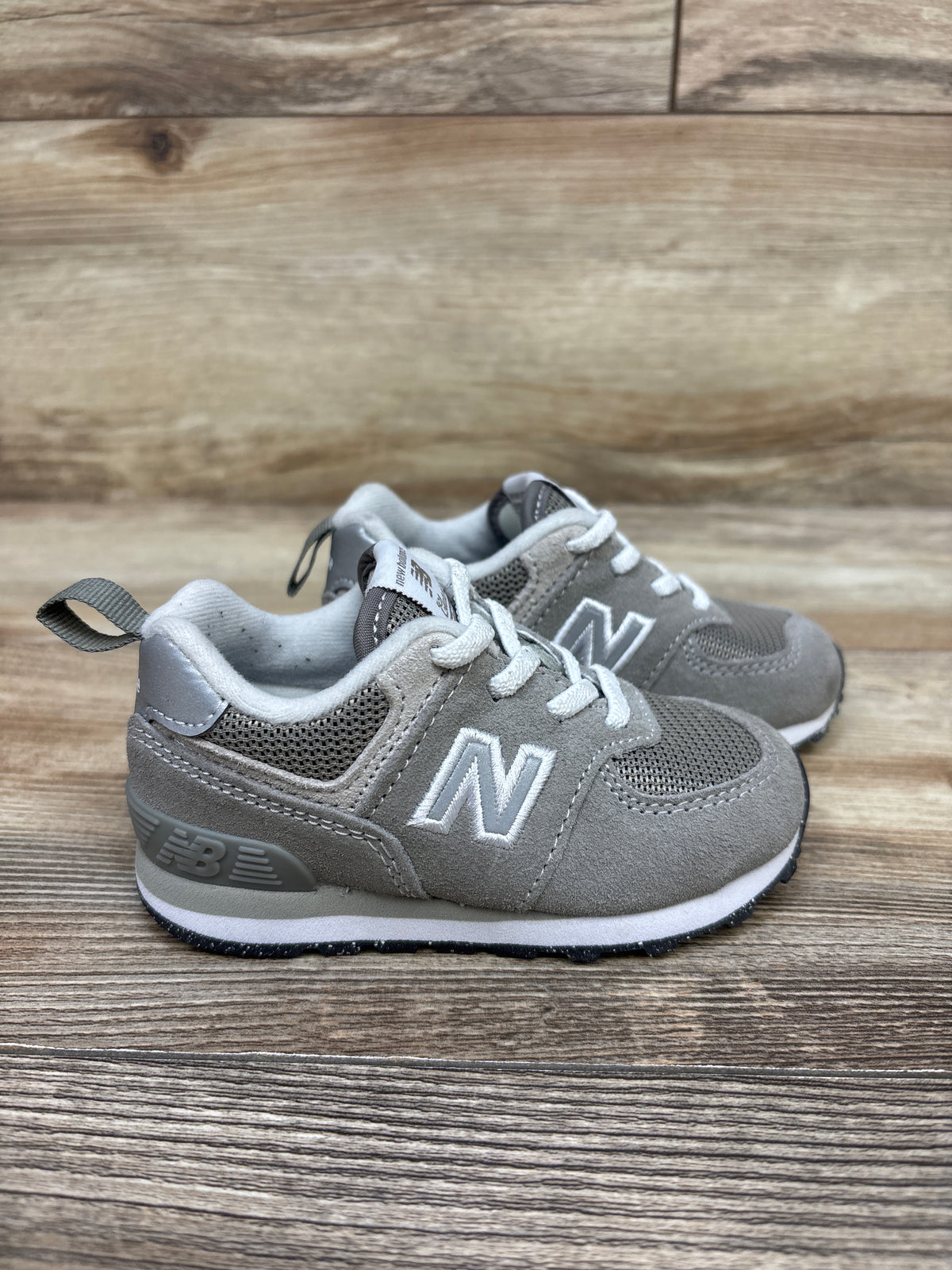 New Balance 574 Lace-Up Sneakers Beige sz 6c