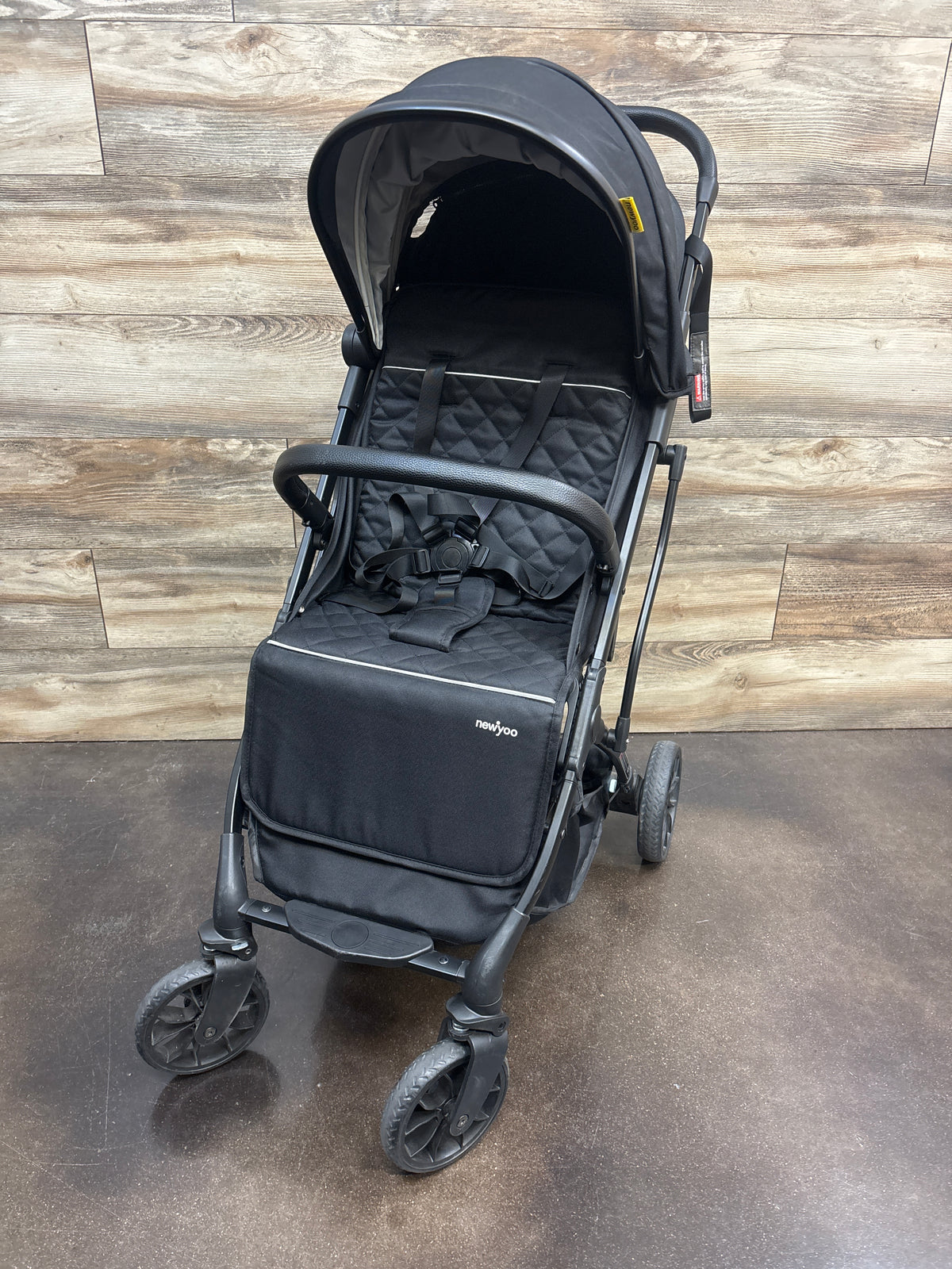 newyoo GlideTow TR18 Travel Stroller in Black