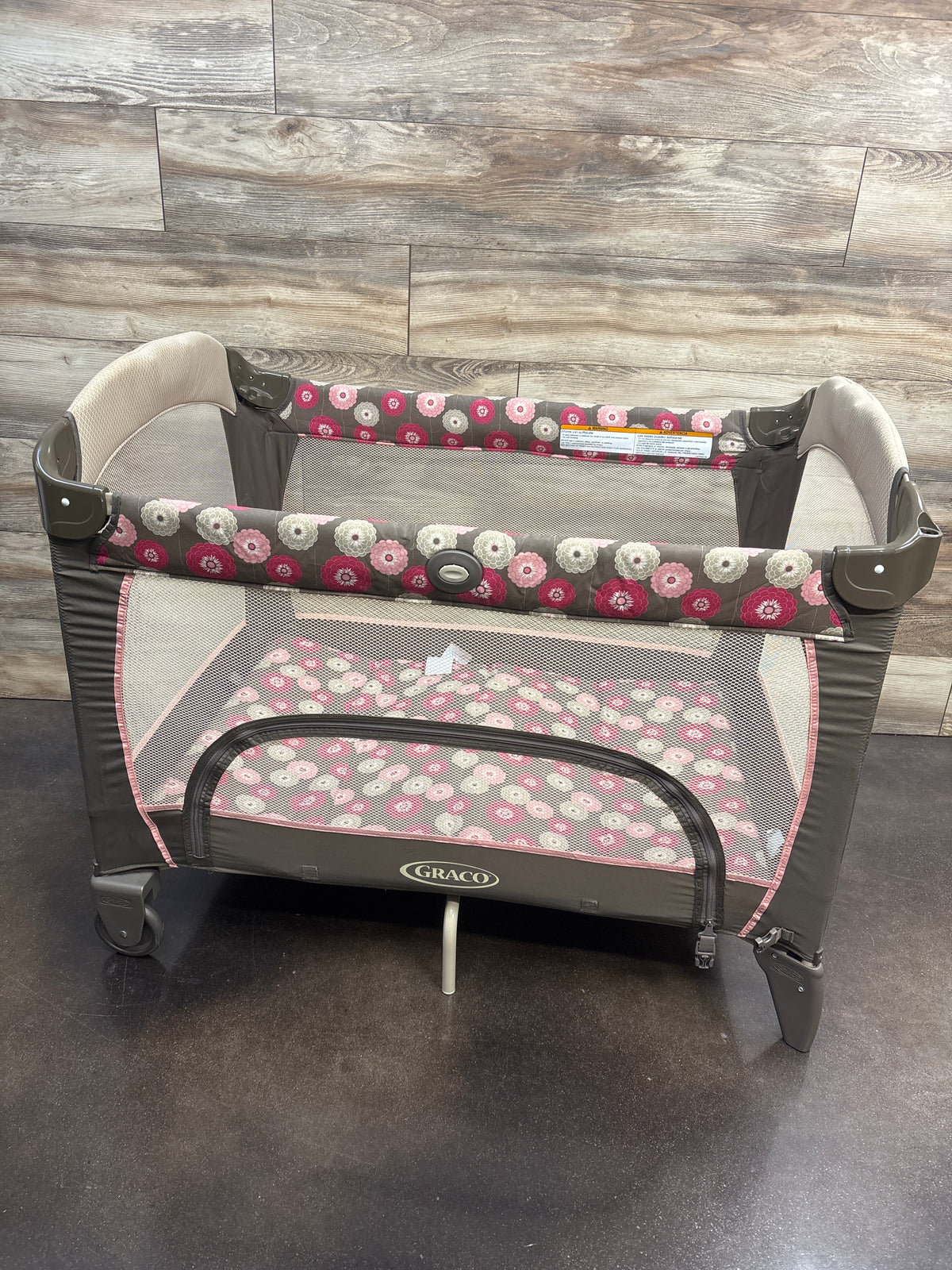 Graco Pack 'n Play Portable Playard in Faith*