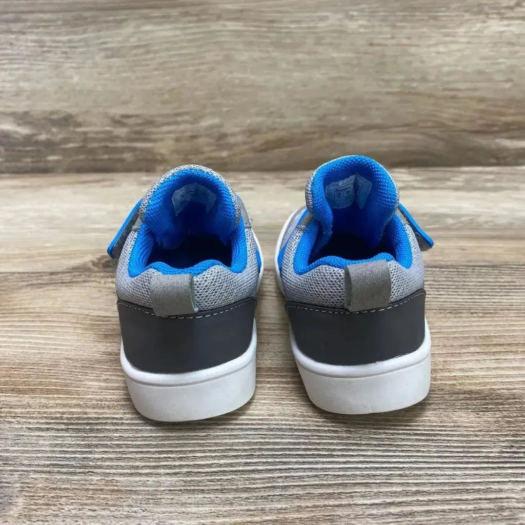Back view of toddler gray Oomphies Devon sneakers size 7C showing blue padded collar, velcro strap, and white soles on wood floor