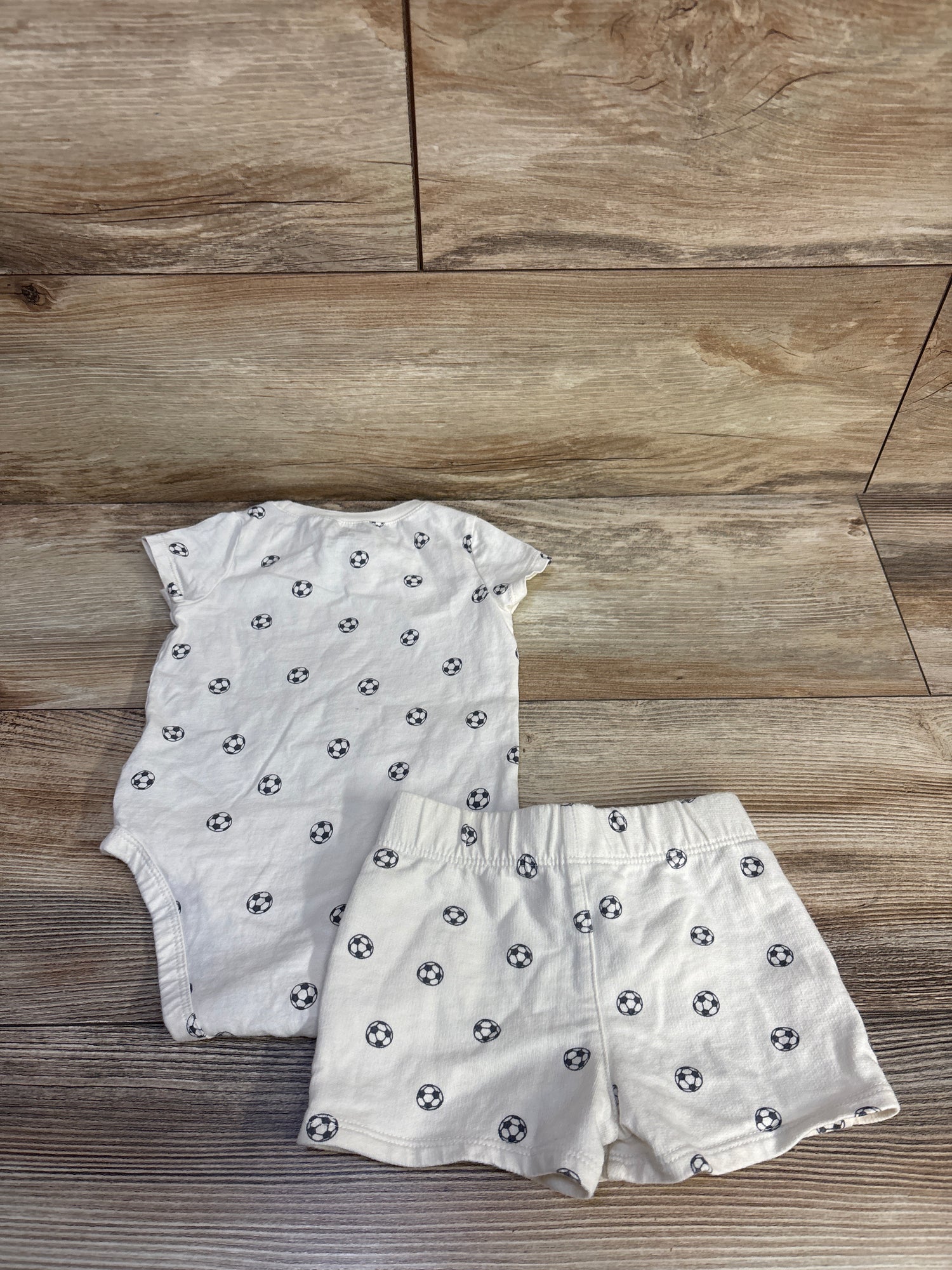 Carter's 2pc Soccer Bodysuit & Shorts Set Ivory sz 6m