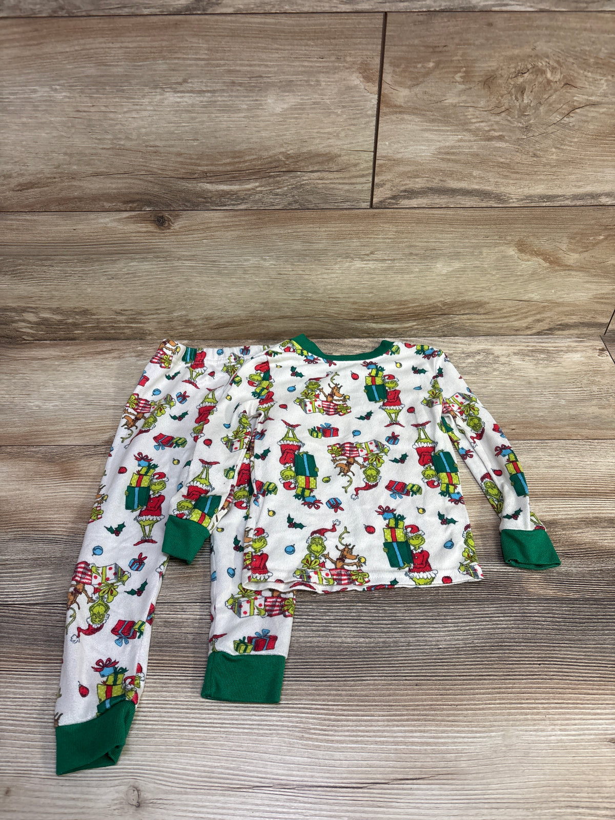 The Grinch 2pc Pajama Set Ivory sz 2T