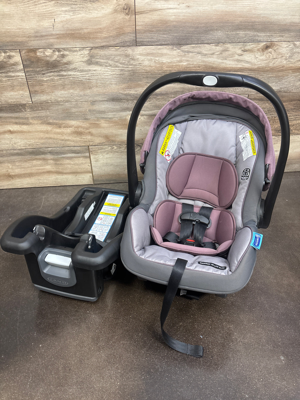 Graco SnugRide35 Infant Car Seat in Purple